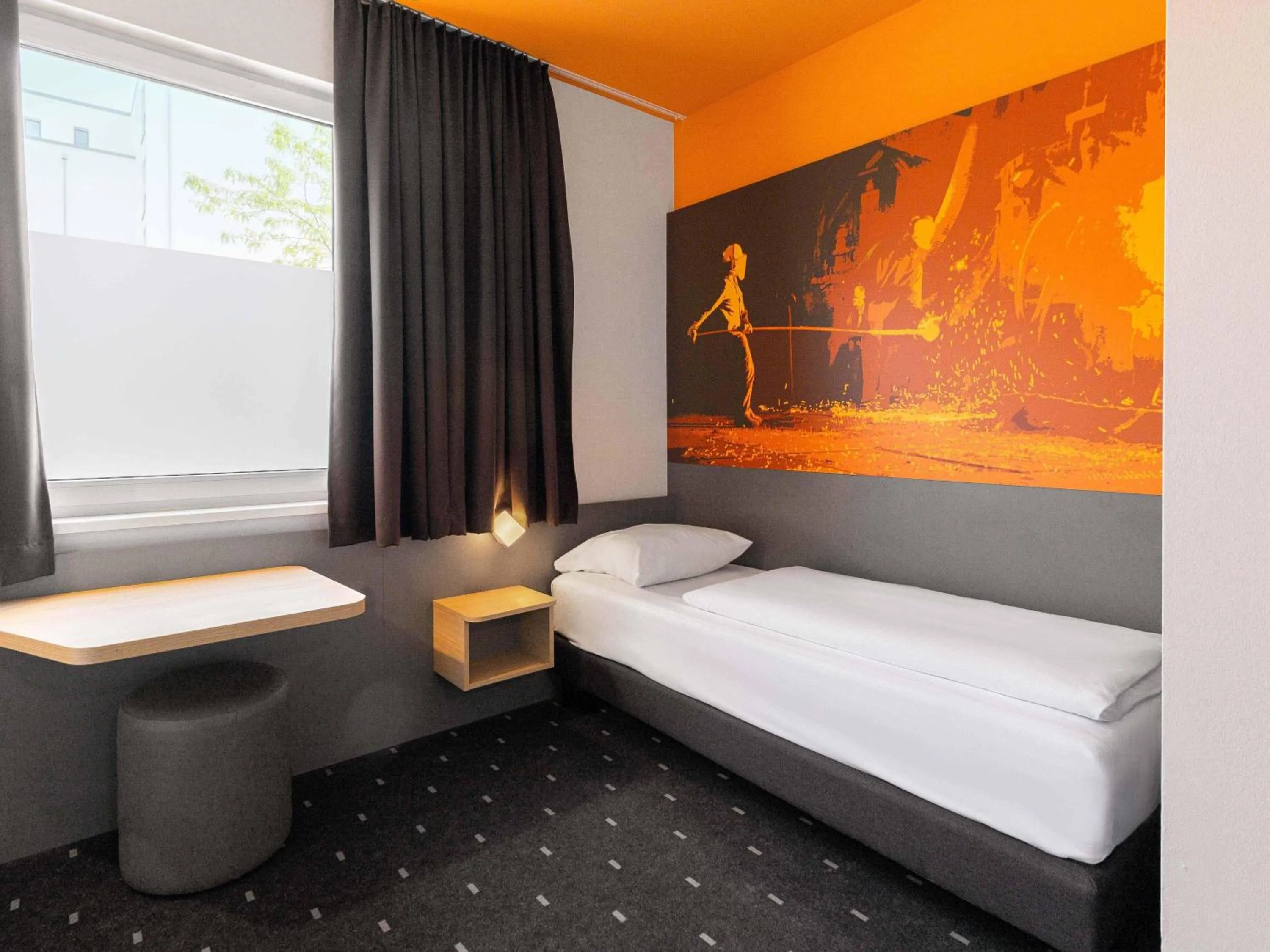 Photo of the whole room, Bed in B&B Hotel Essen-City
