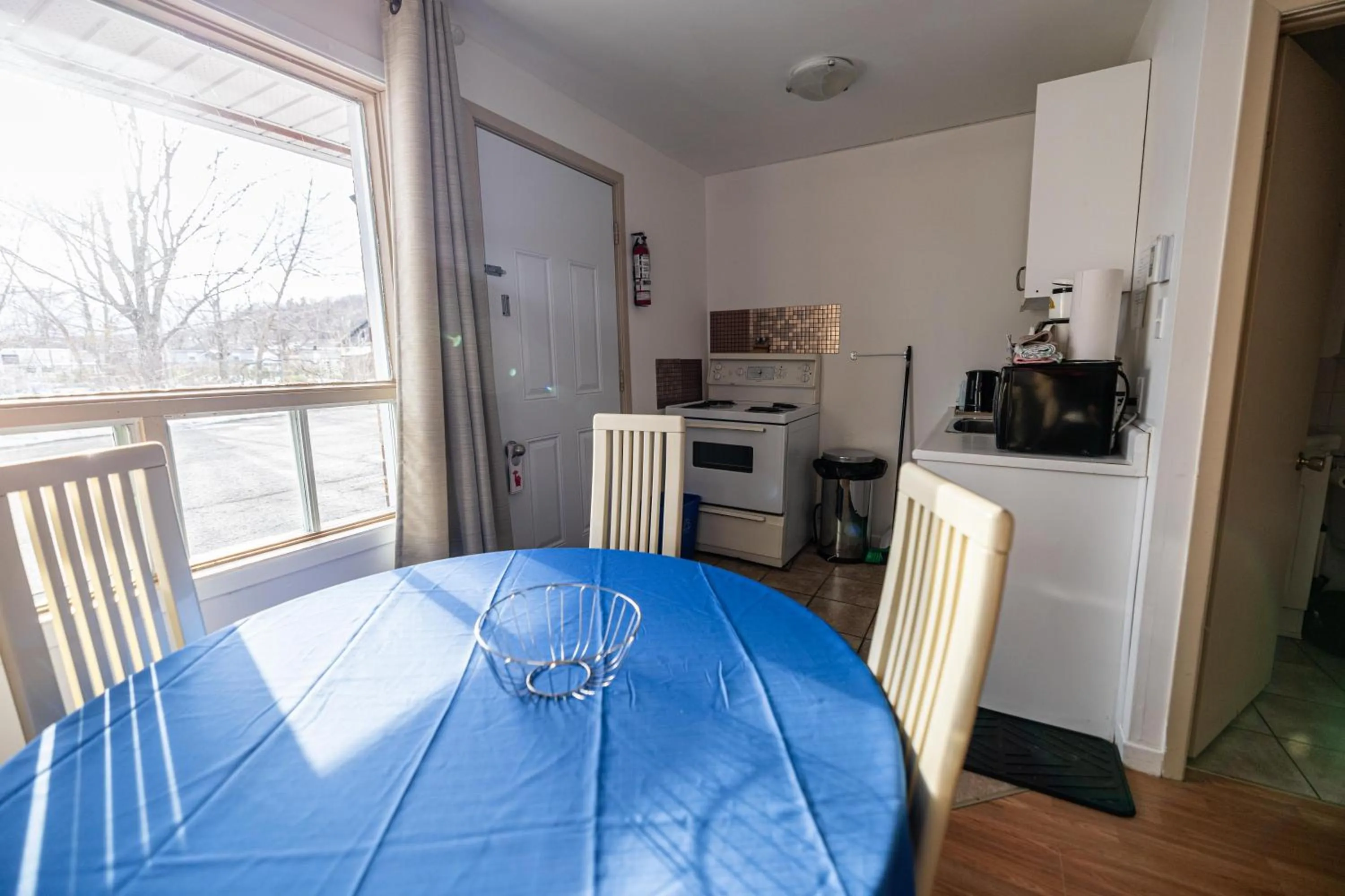 Kitchen or kitchenette in Motel Deblois