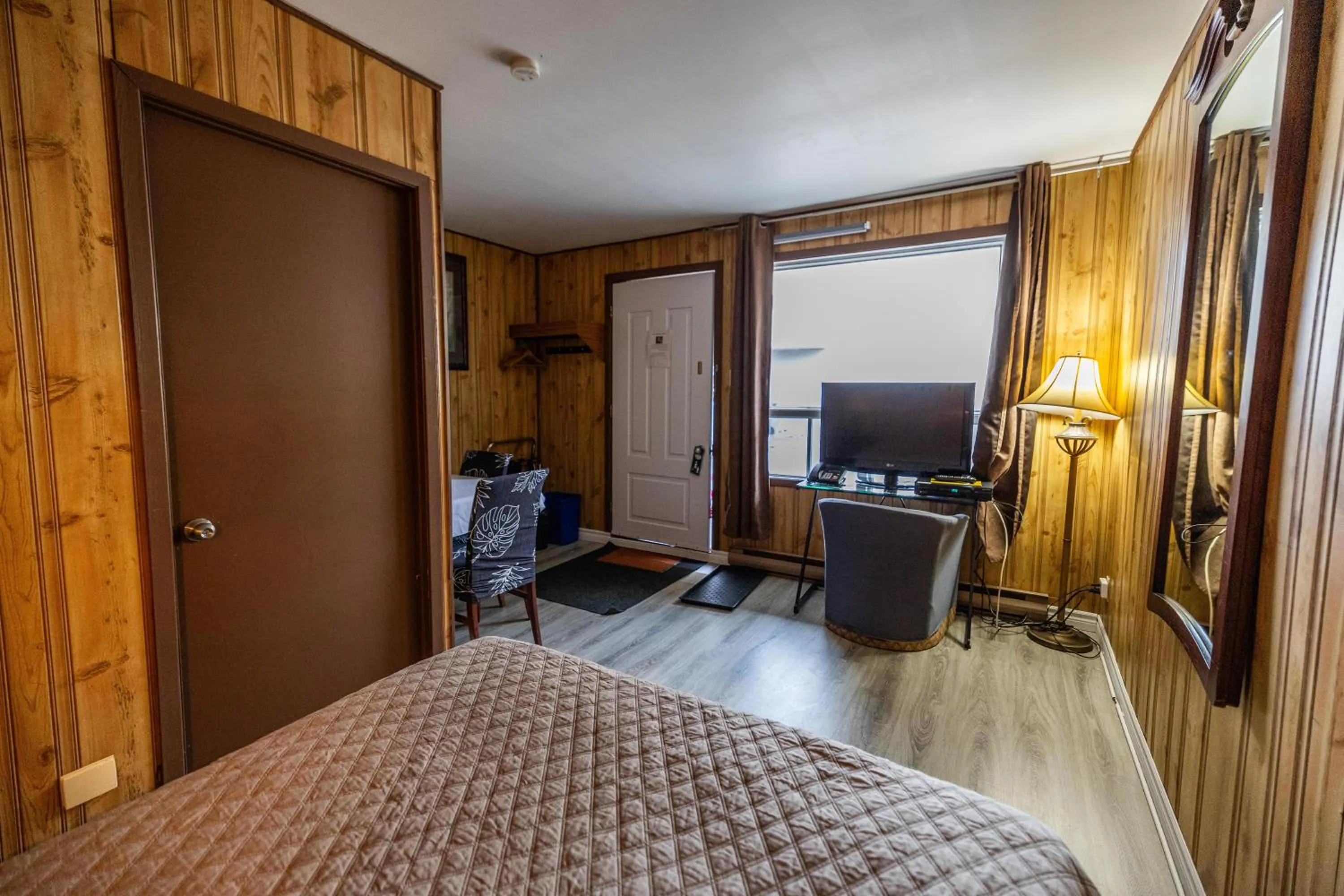 Bedroom, Bed in Motel Deblois