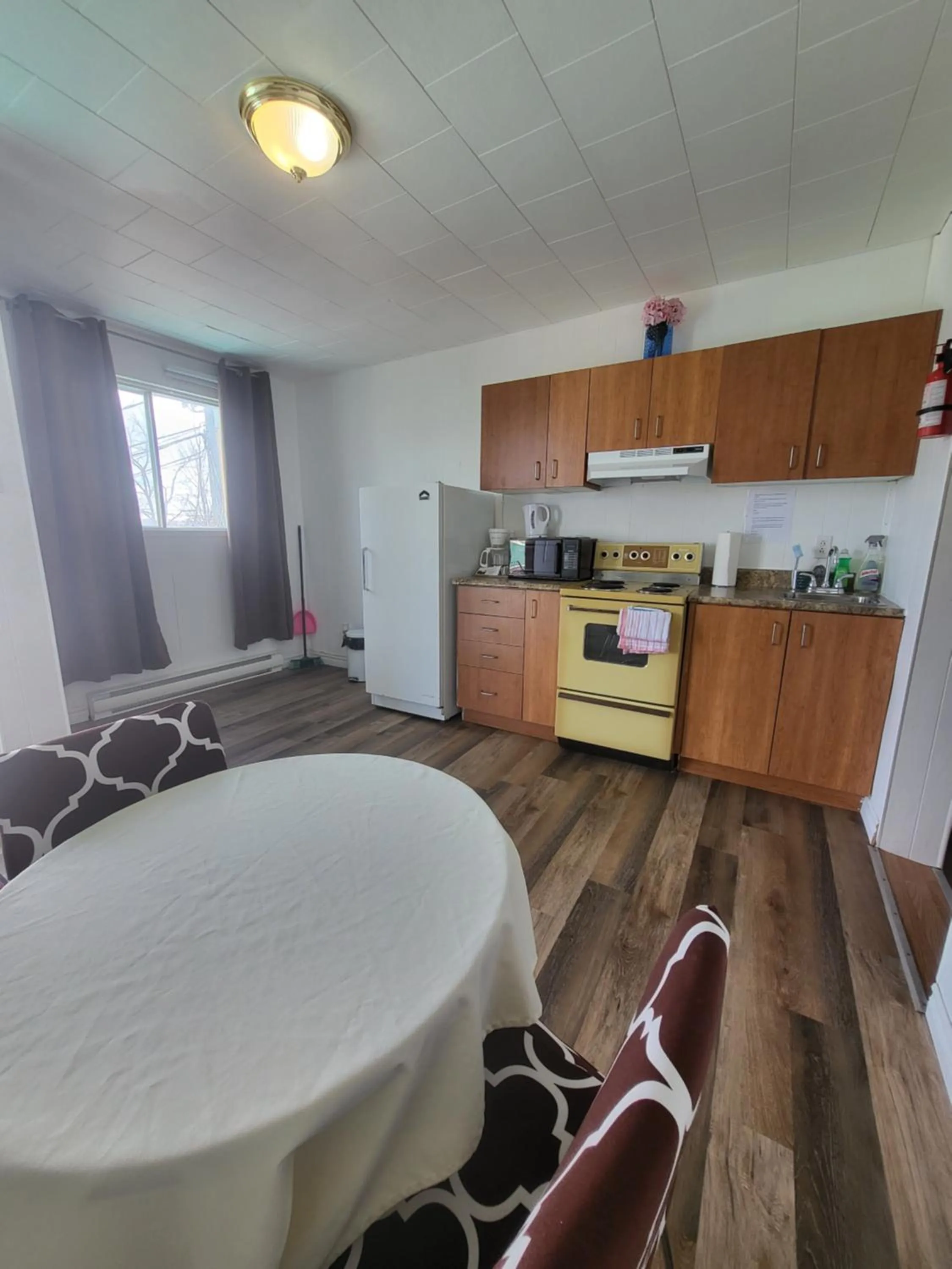 Kitchen or kitchenette in Motel Deblois