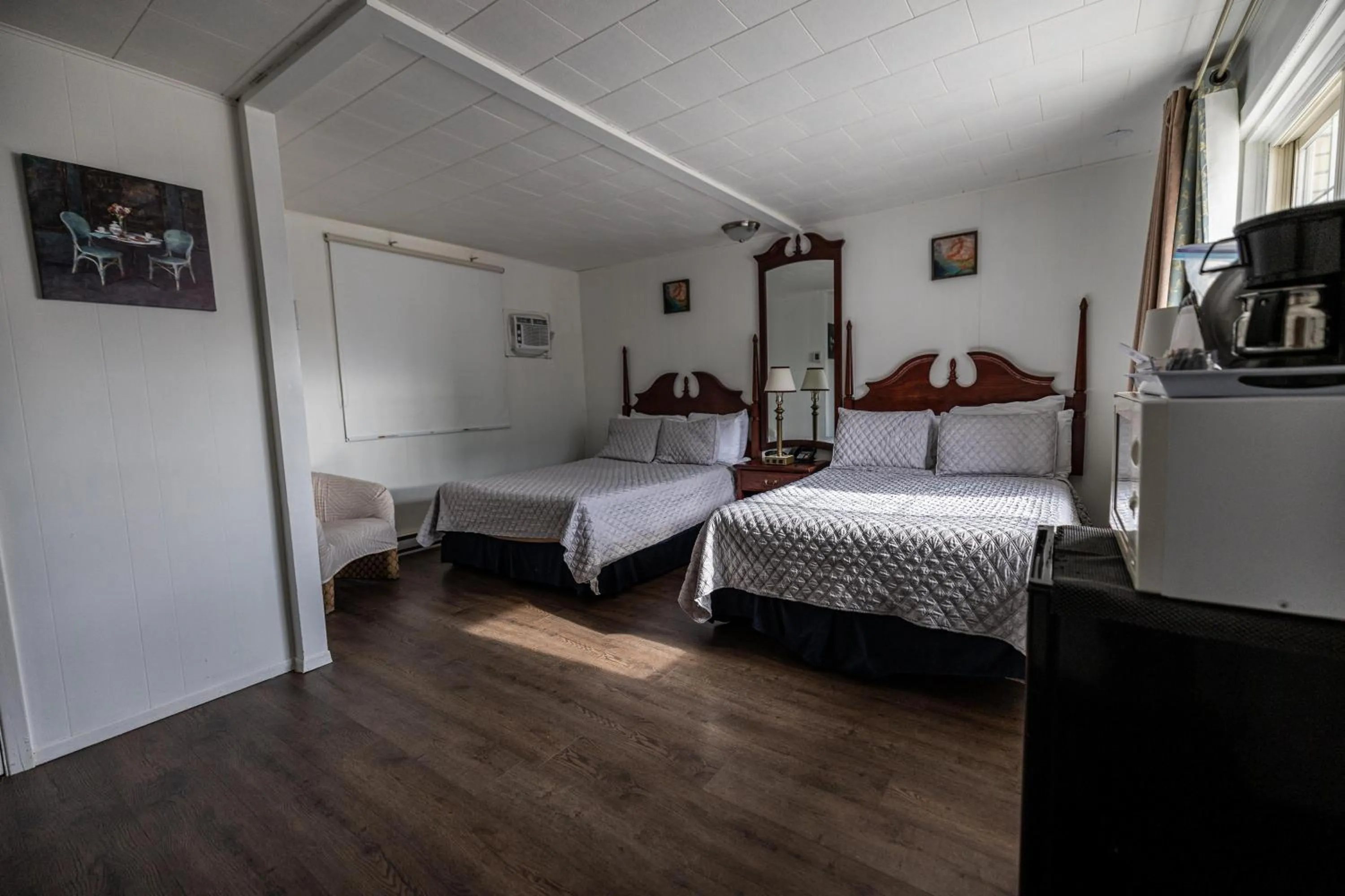Photo of the whole room, Bed in Motel Deblois