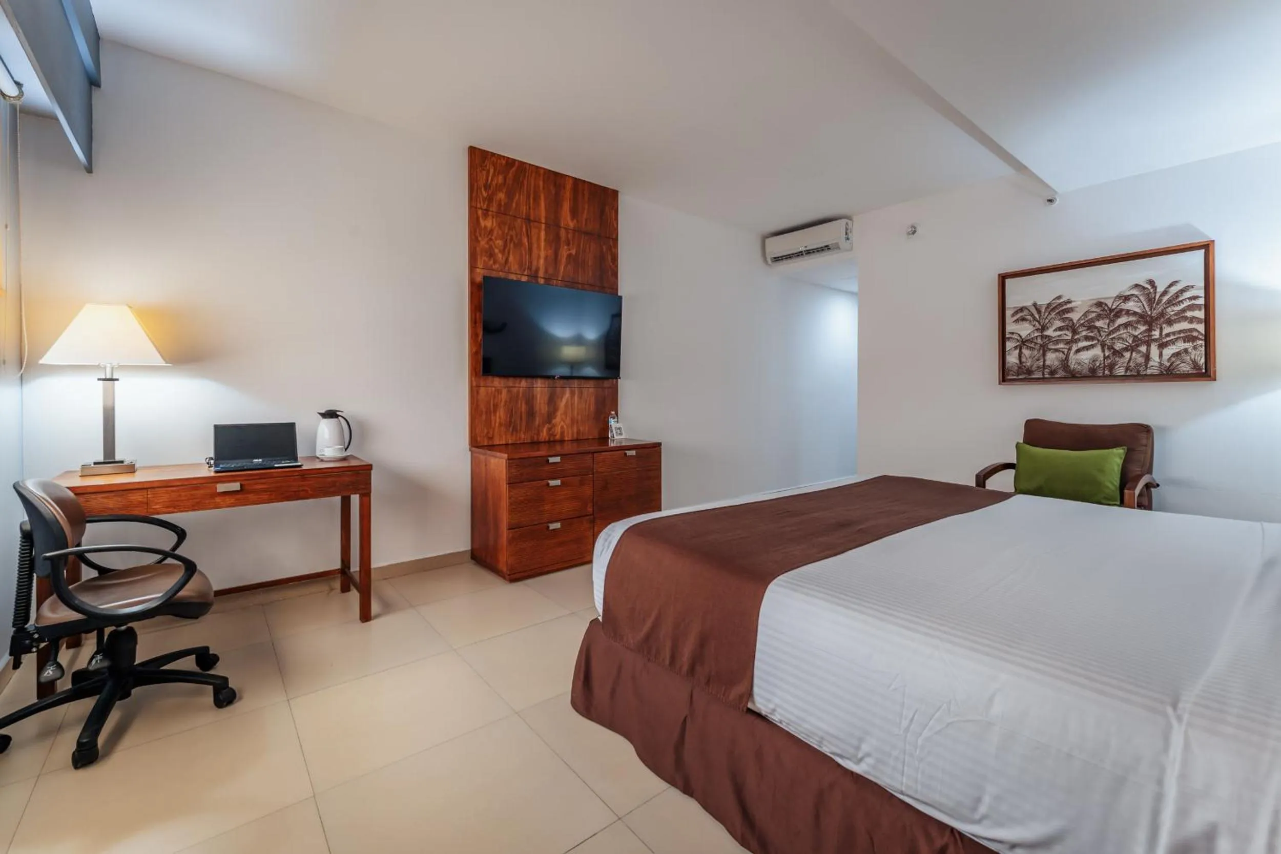 Photo of the whole room, Bed in Hotel La Venta Inn Villahermosa