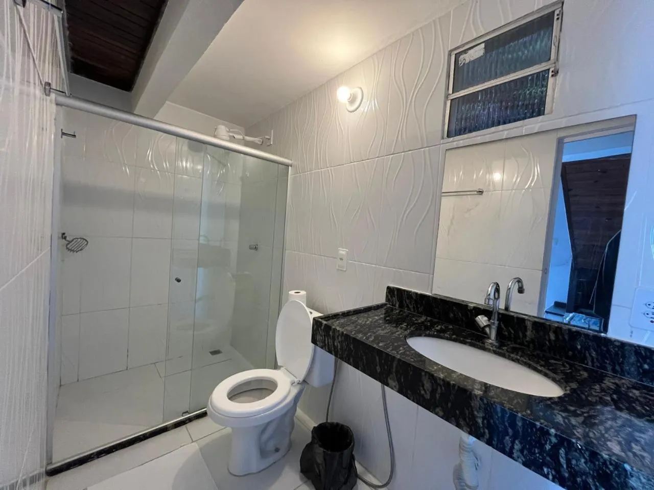 Shower in Pousada Farol do Morro