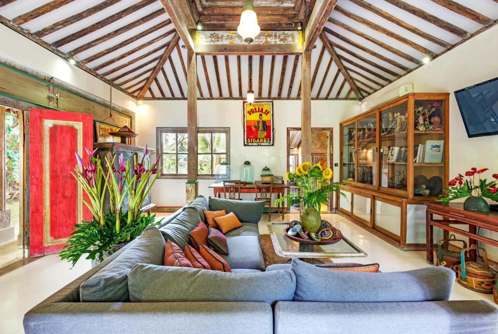 Communal lounge/ TV room in Villa Artis