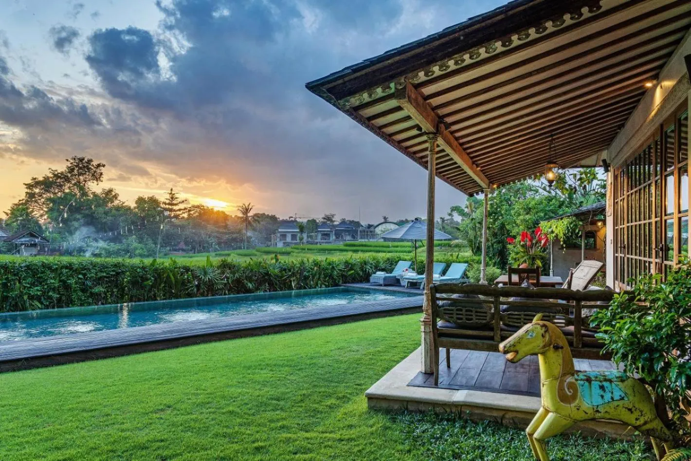 Pool view in Villa Artis