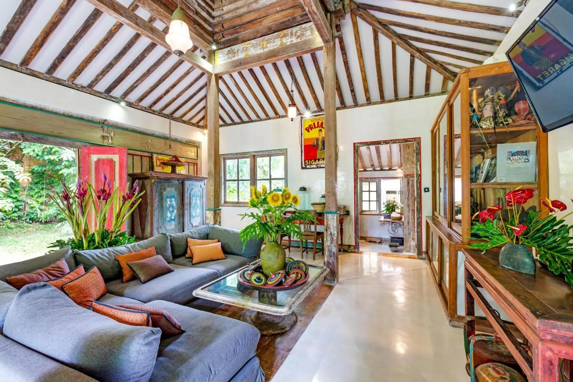 TV and multimedia in Villa Artis