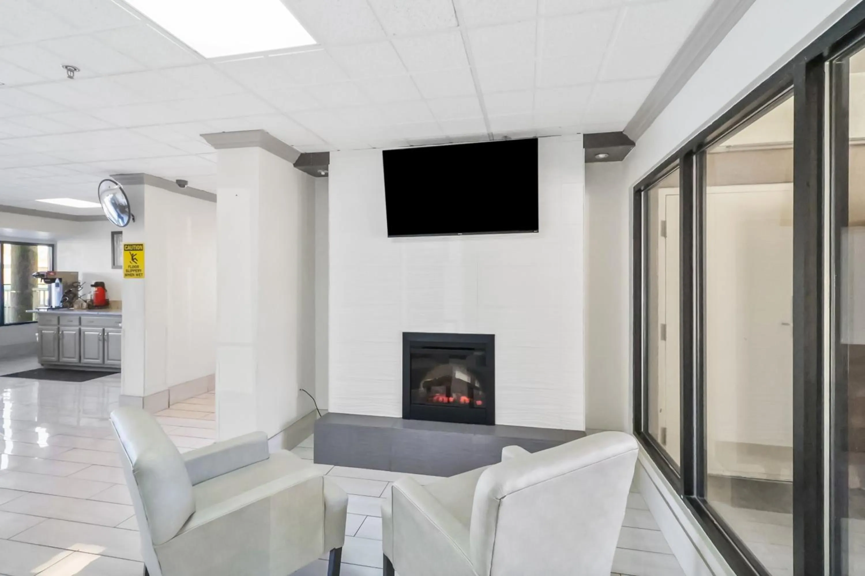 Lobby or reception in Red Roof Inn & Suites Fayetteville-Fort Bragg