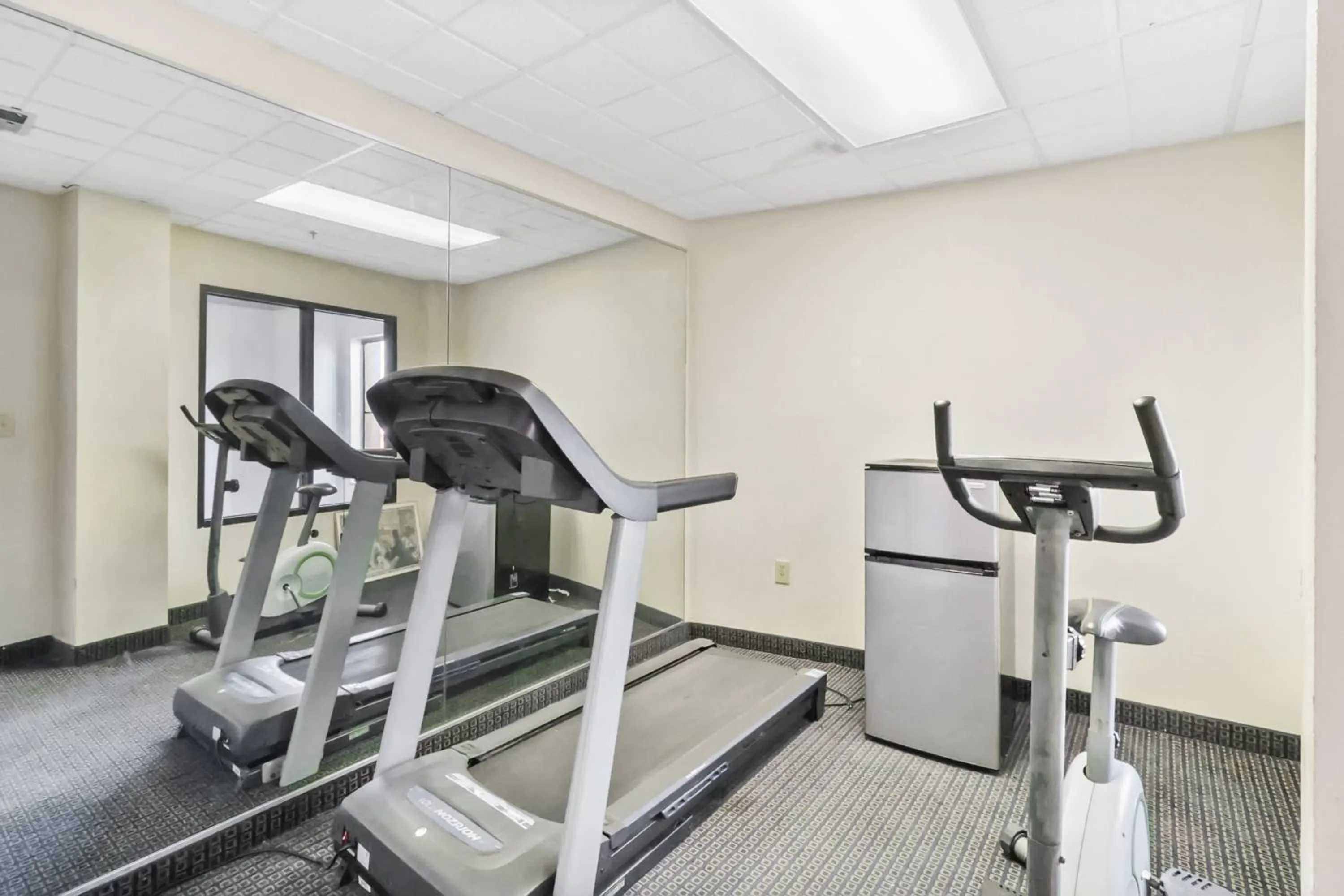 Fitness centre/facilities in Red Roof Inn & Suites Fayetteville-Fort Bragg