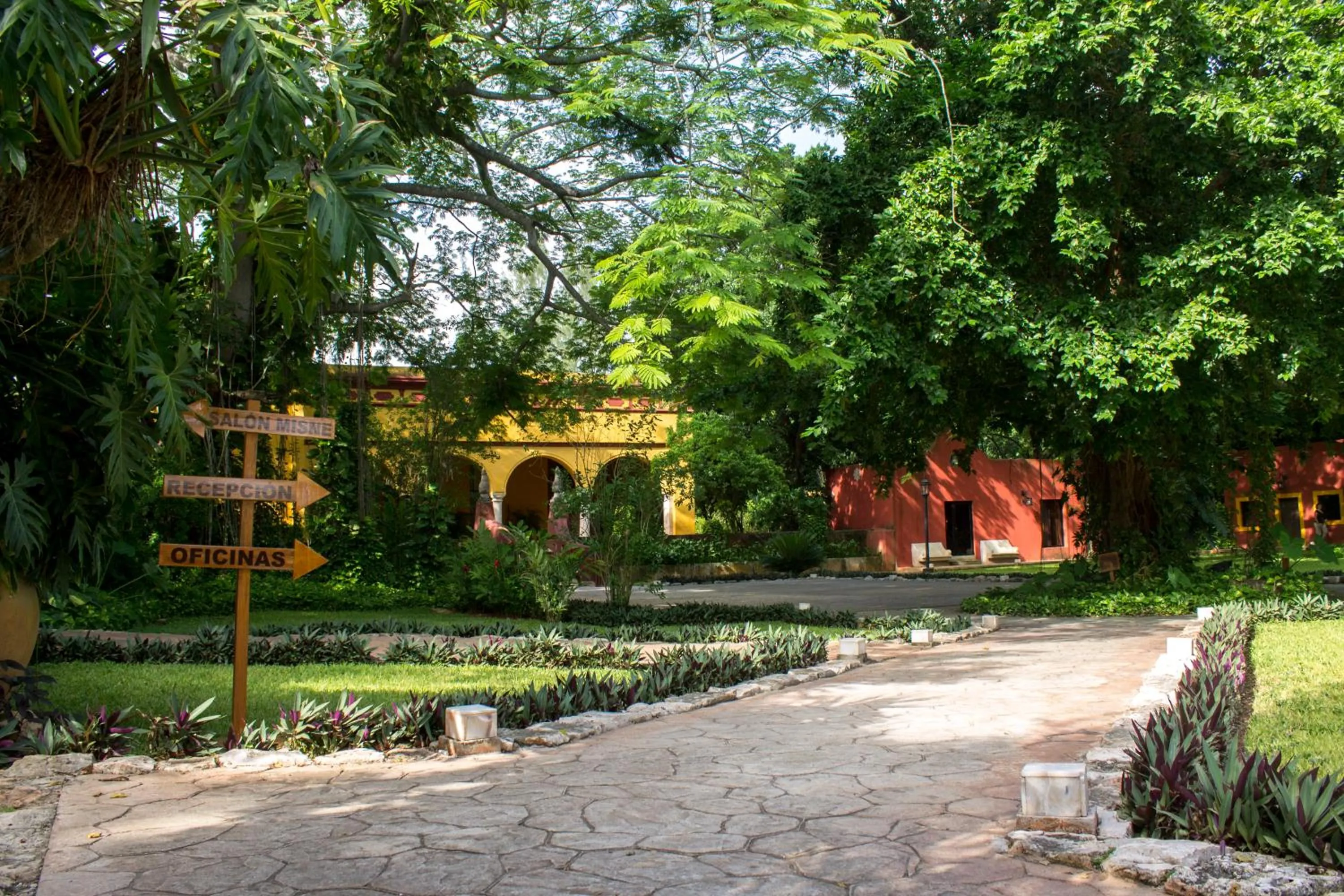Facade/entrance in Hacienda Misne