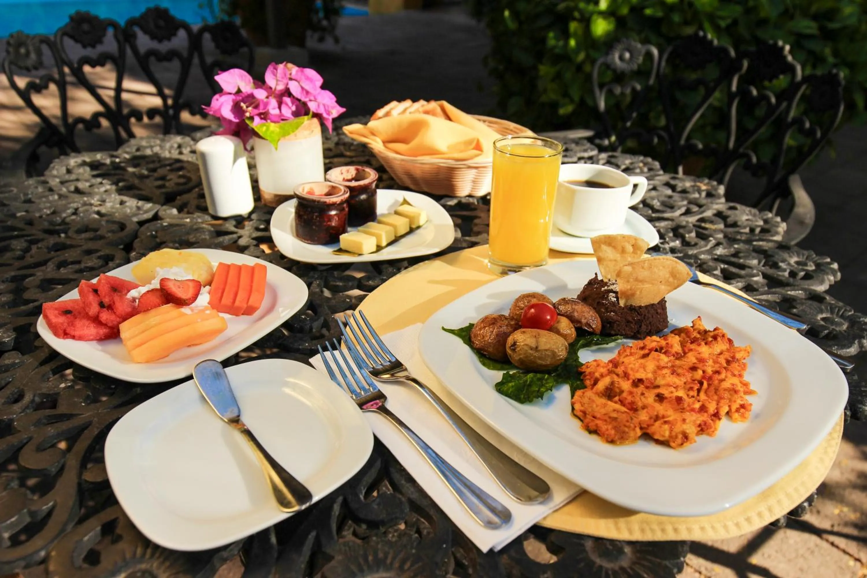 American breakfast in Hacienda Misne