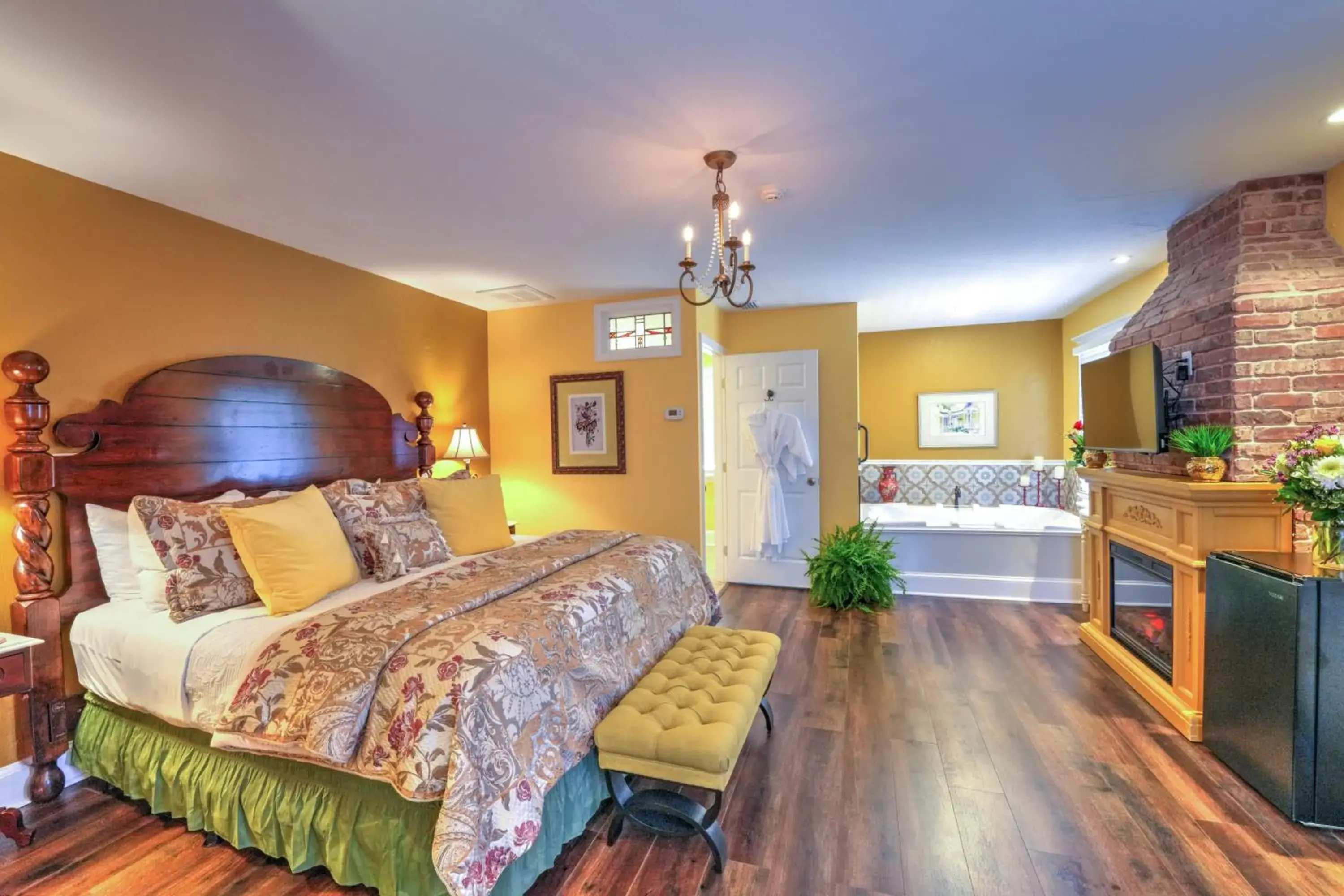 King Room with Garden View - Casa De Solana in Casa De Solana Bed and Breakfast King Room with Garden View - Casa De Solana in Casa De Solana Bed and Breakfast