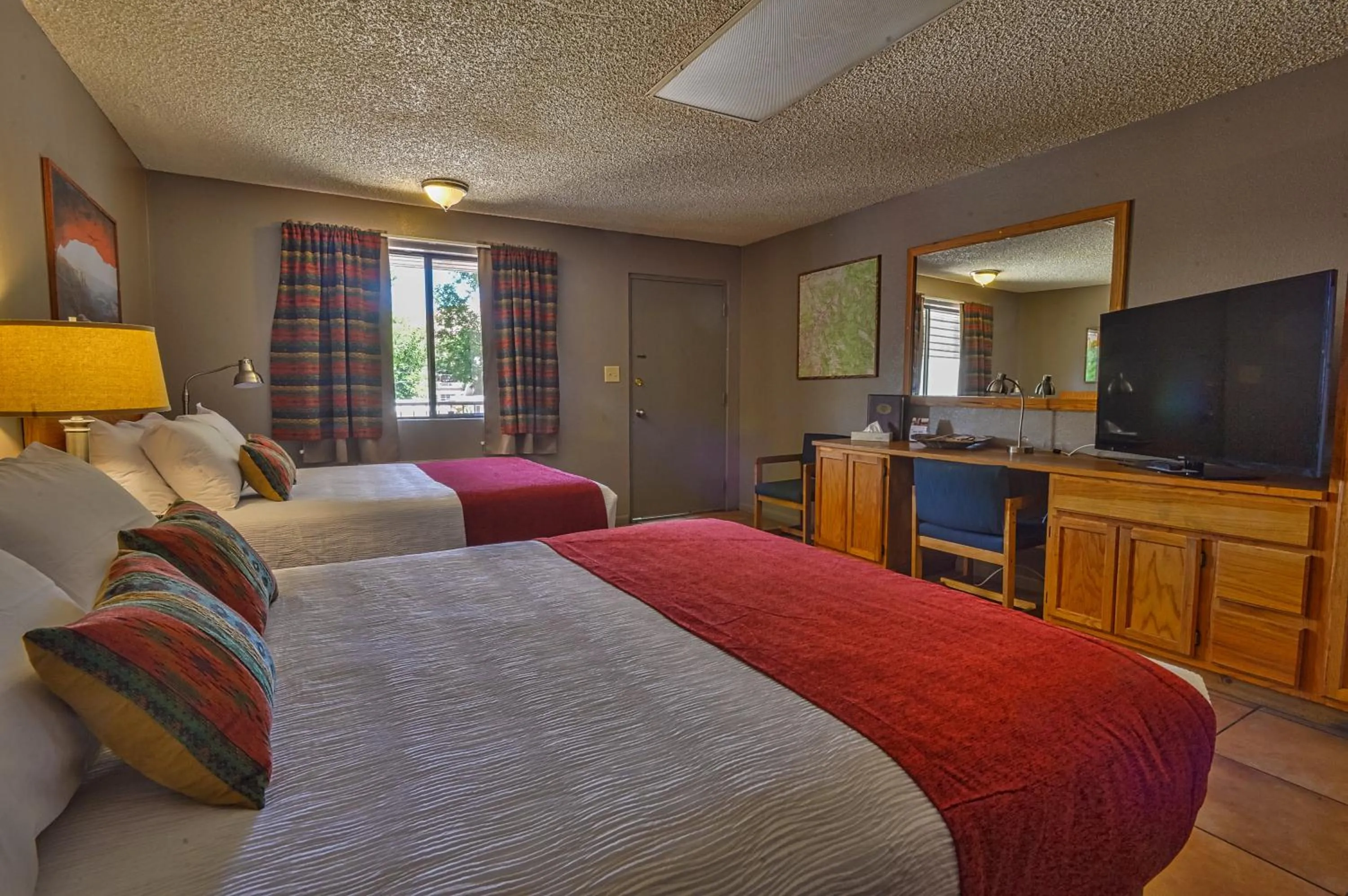 Bedroom, Bed in Rustic Inn