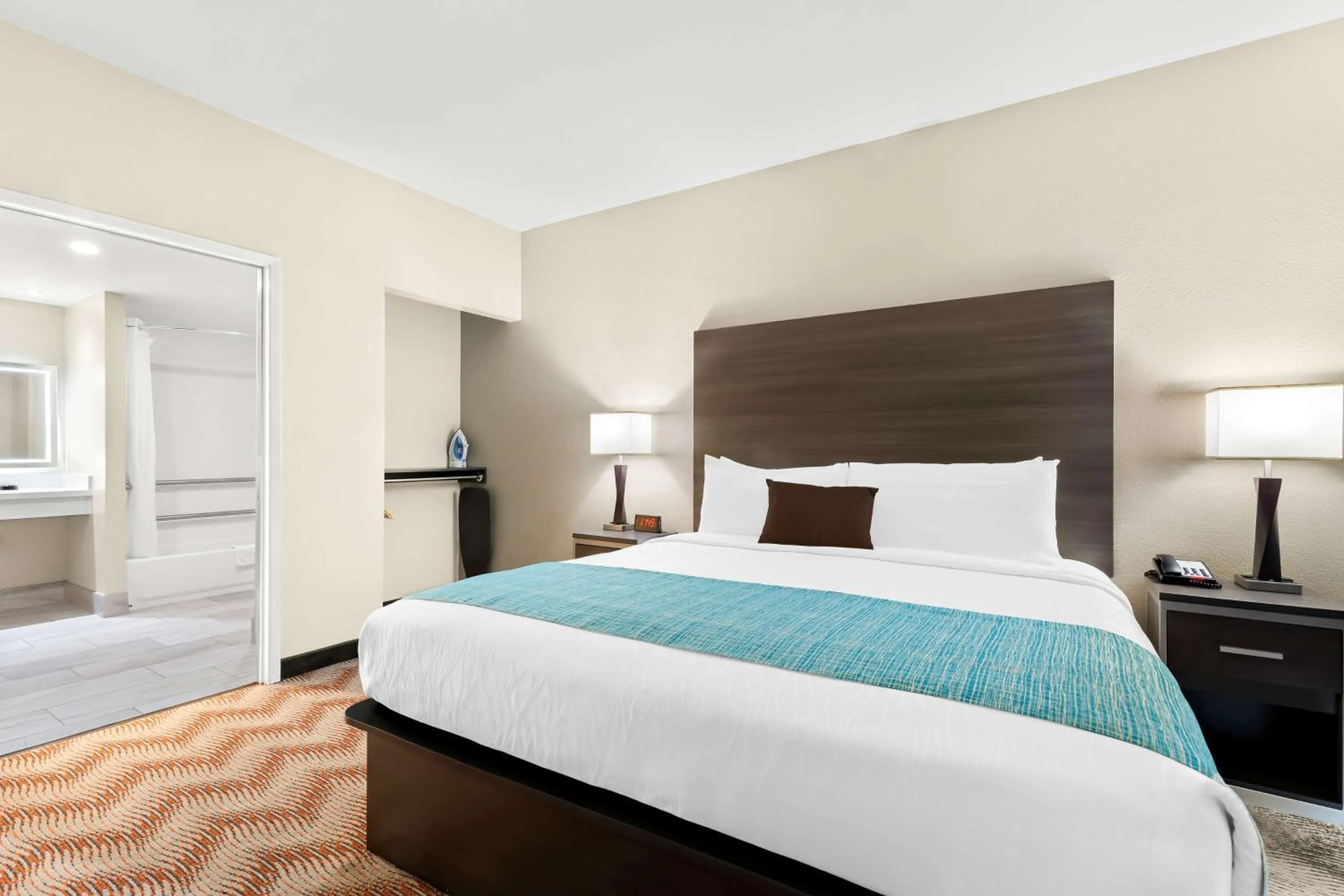 Bedroom, Bed in Best Western Plus Irvine Spectrum Hotel