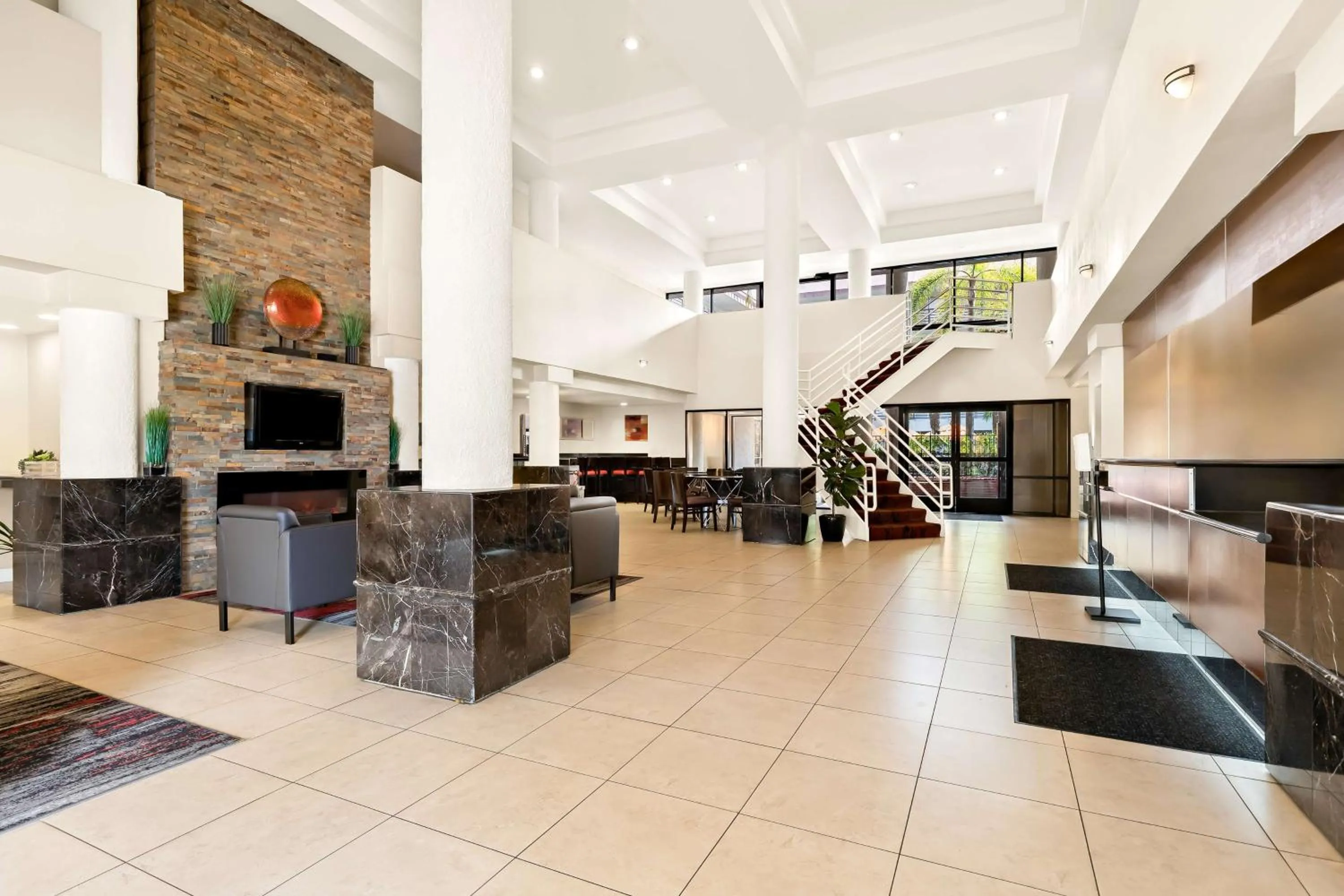 Lobby or reception in Best Western Plus Irvine Spectrum Hotel