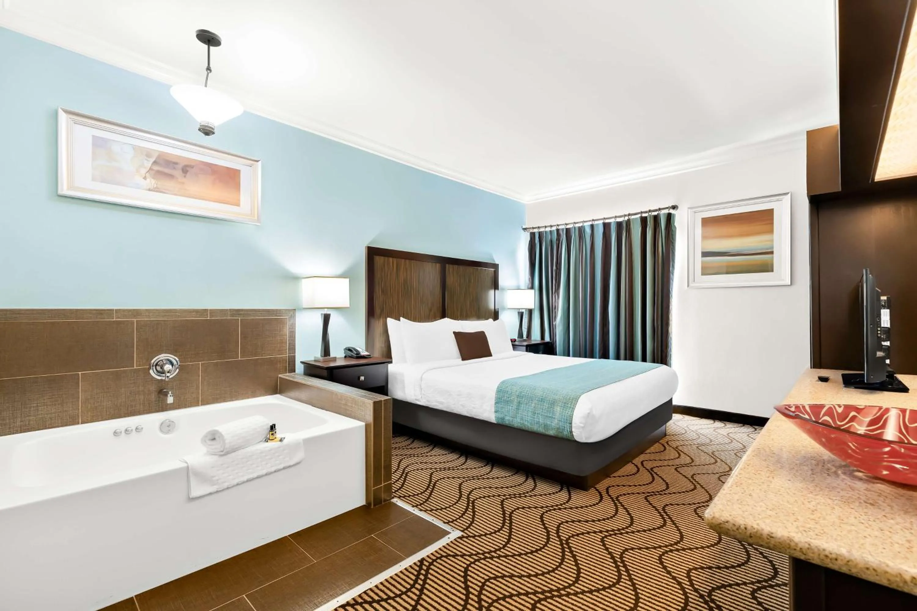 Photo of the whole room, Bed in Best Western Plus Irvine Spectrum Hotel