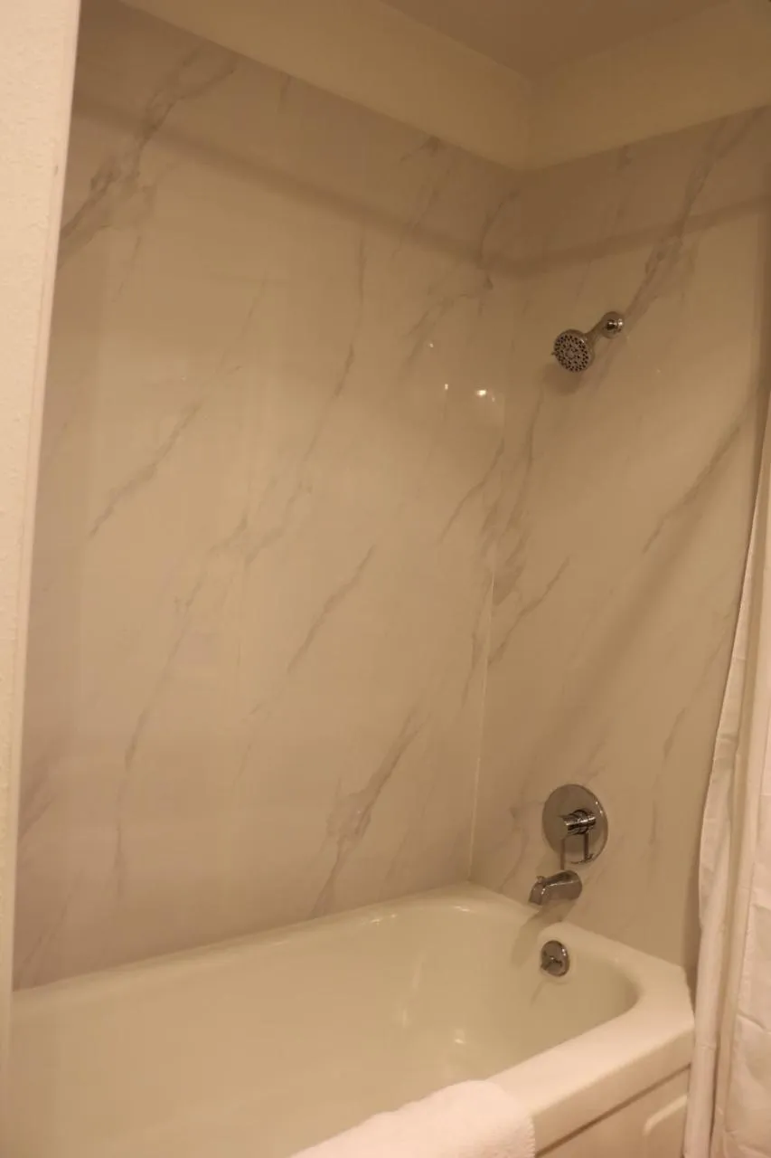 Bathroom in Umpqua Valley Hotel