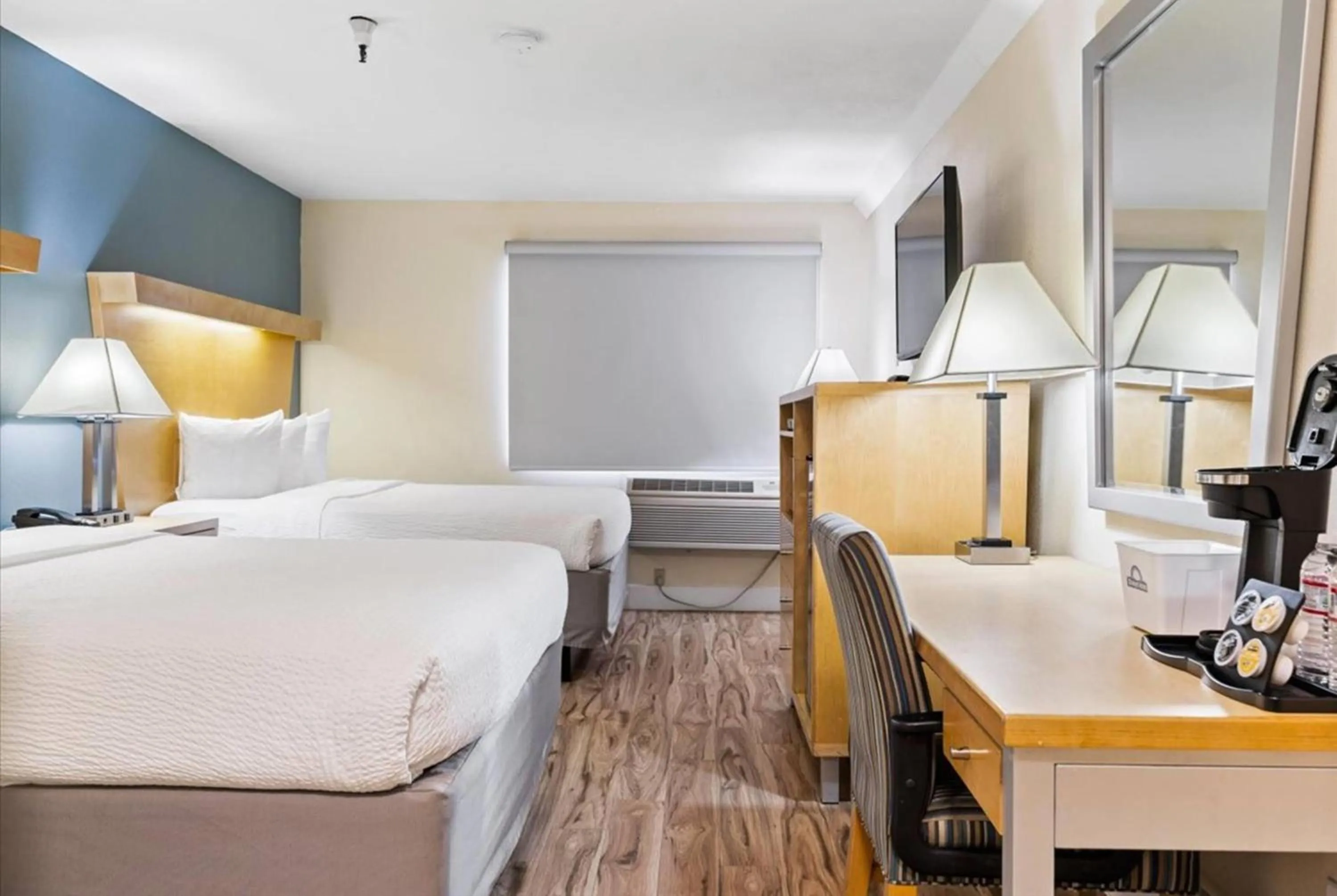 Photo of the whole room, Bed in Days Inn by Wyndham Woodland