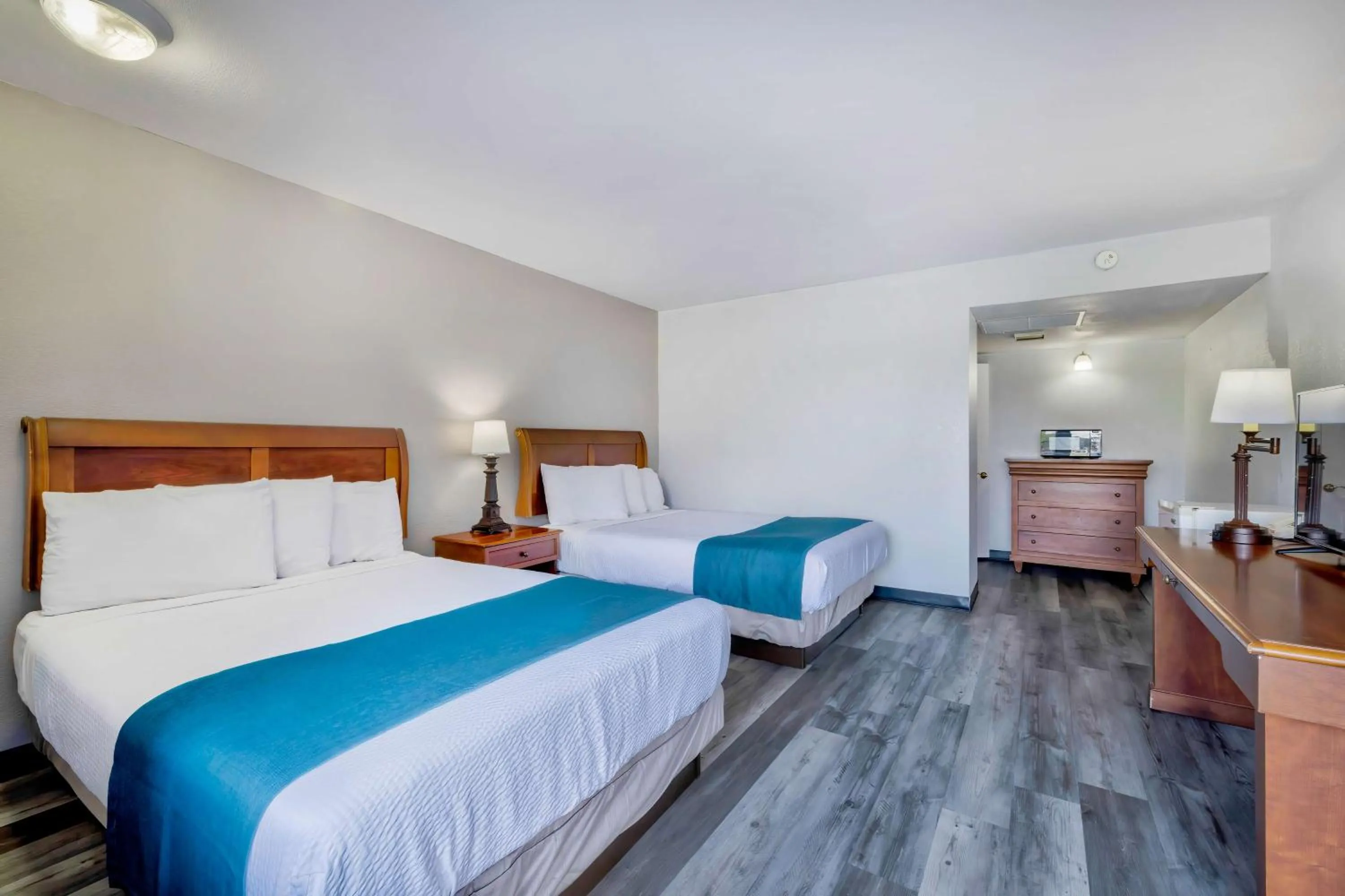 Bedroom, Bed in Motel 6 Harrisburg PA Near PA Expo Center