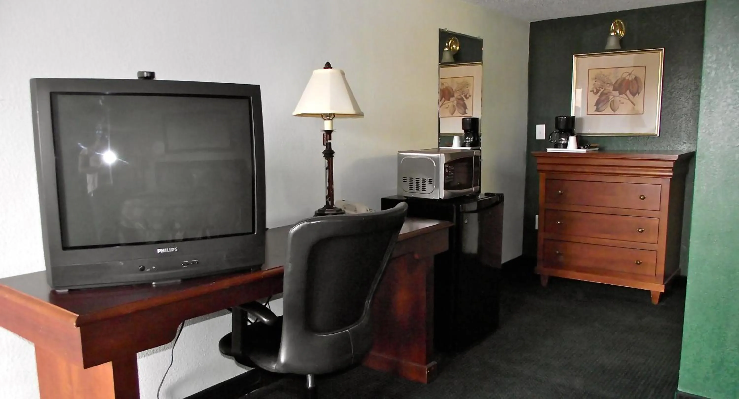 TV and multimedia in Motel 6 Harrisburg PA Near PA Expo Center