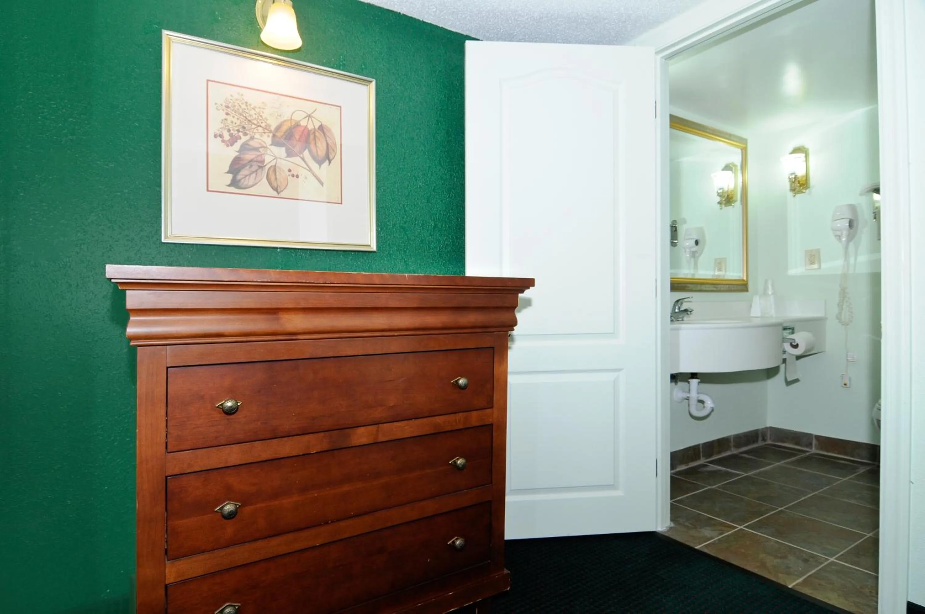 Bedroom in Motel 6 Harrisburg PA Near PA Expo Center