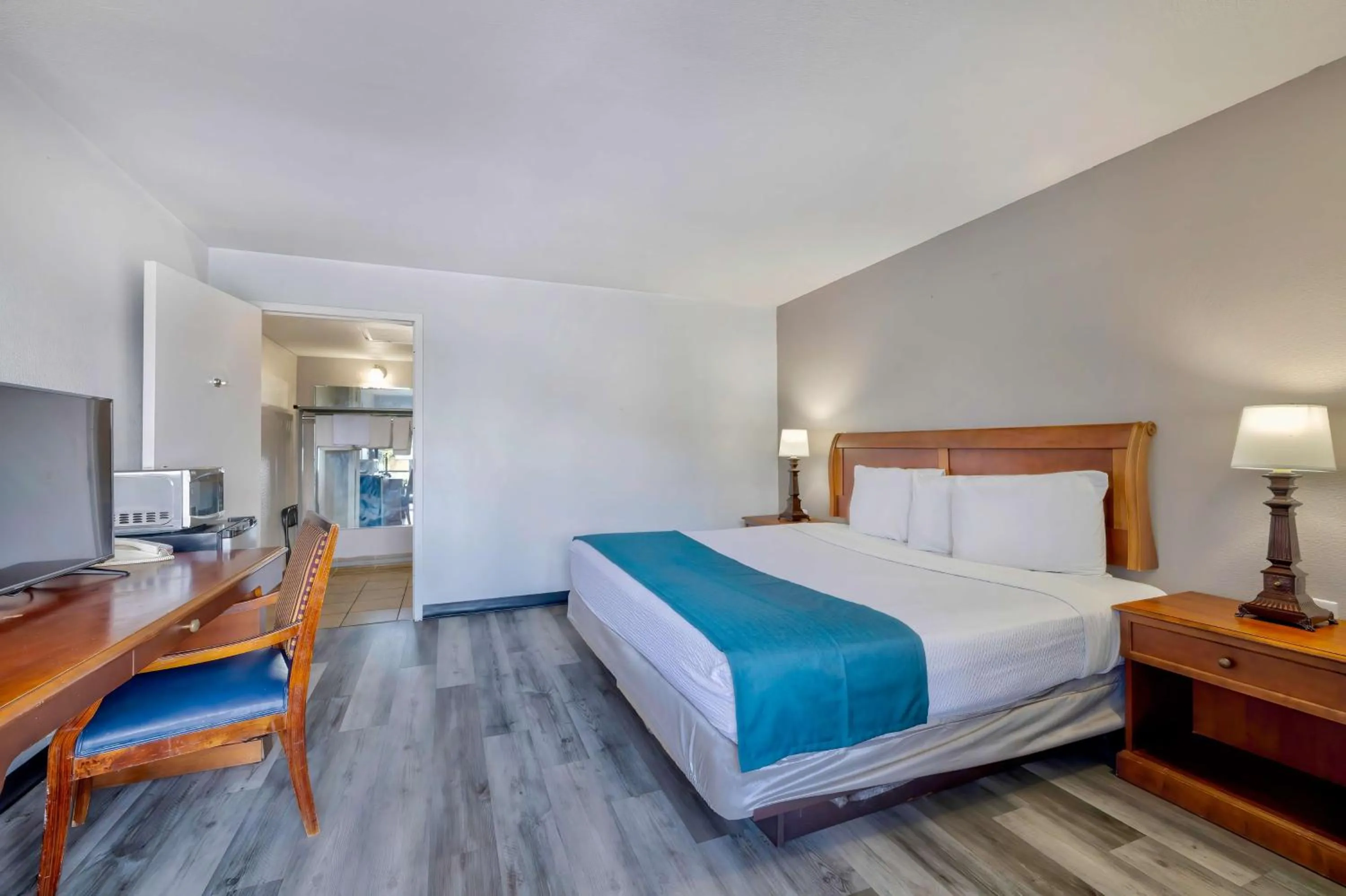 Bedroom, Bed in Motel 6 Harrisburg PA Near PA Expo Center