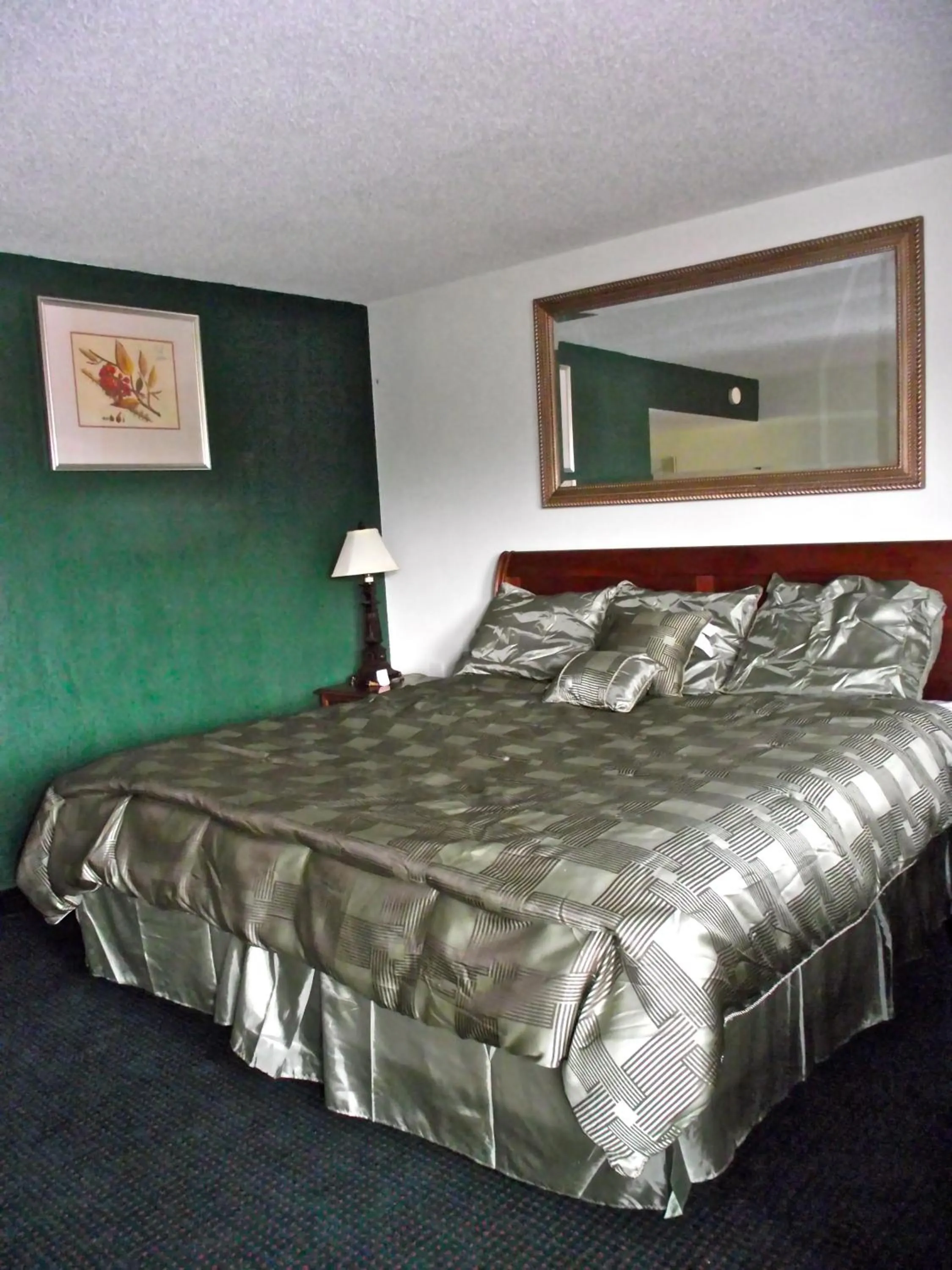 Bedroom, Bed in Motel 6 Harrisburg PA Near PA Expo Center