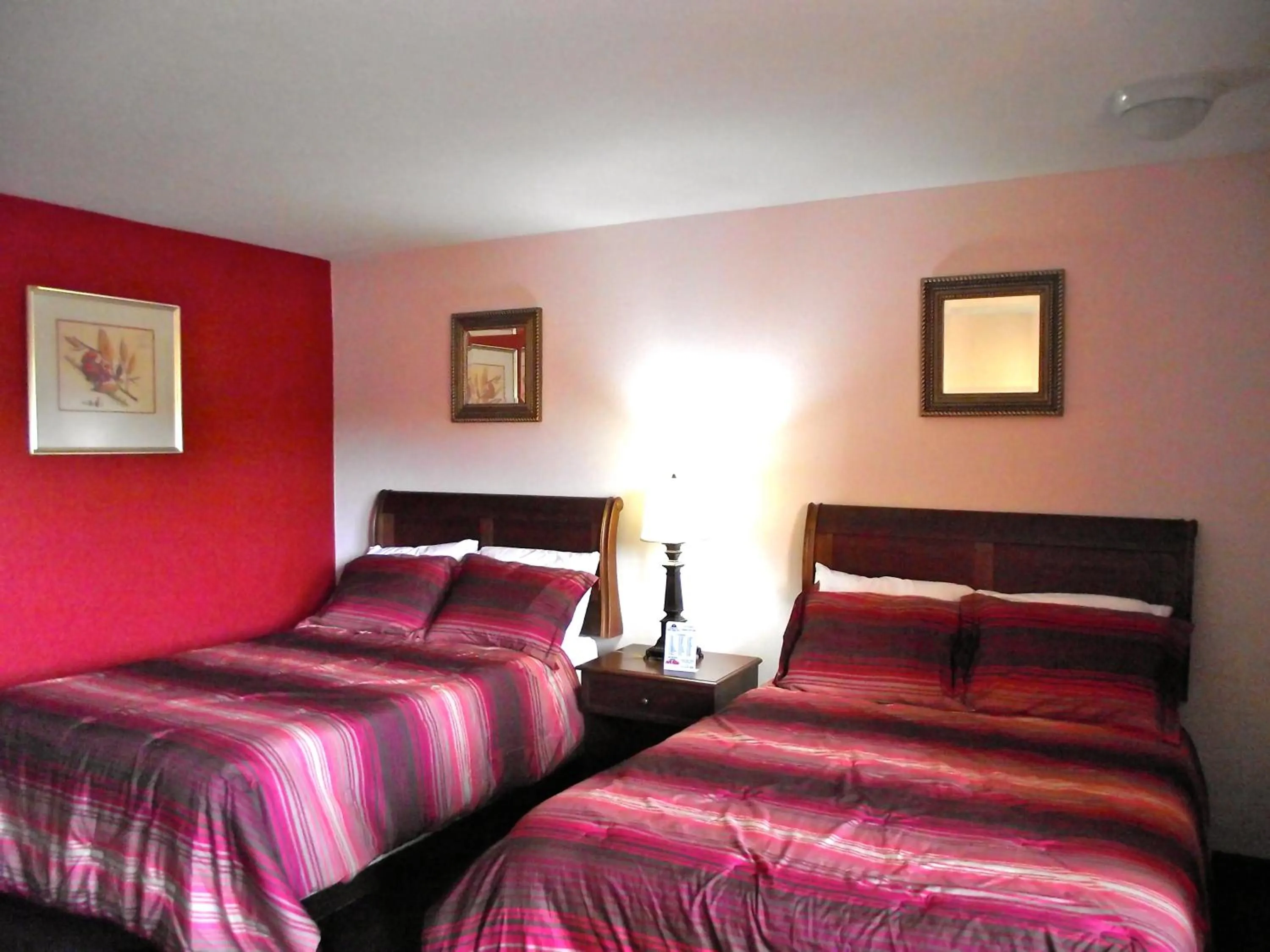 Bedroom, Bed in Motel 6 Harrisburg PA Near PA Expo Center