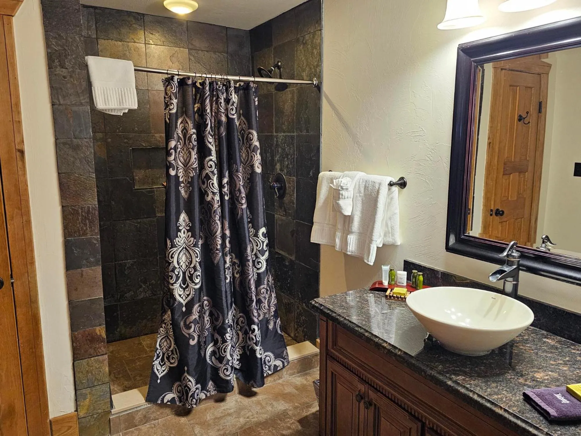 Shower in The Lodges at Gettysburg