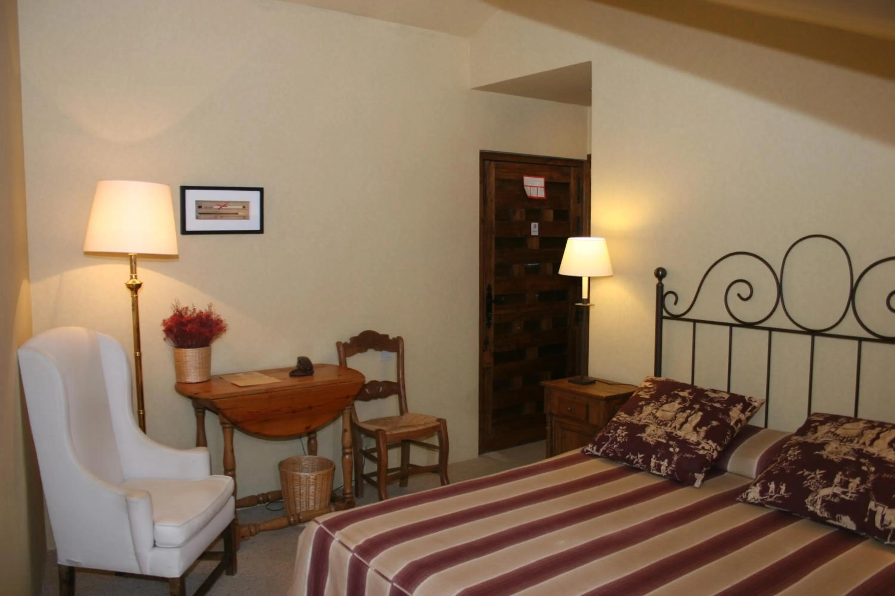 Photo of the whole room, Bed in La Posada de Don Mariano