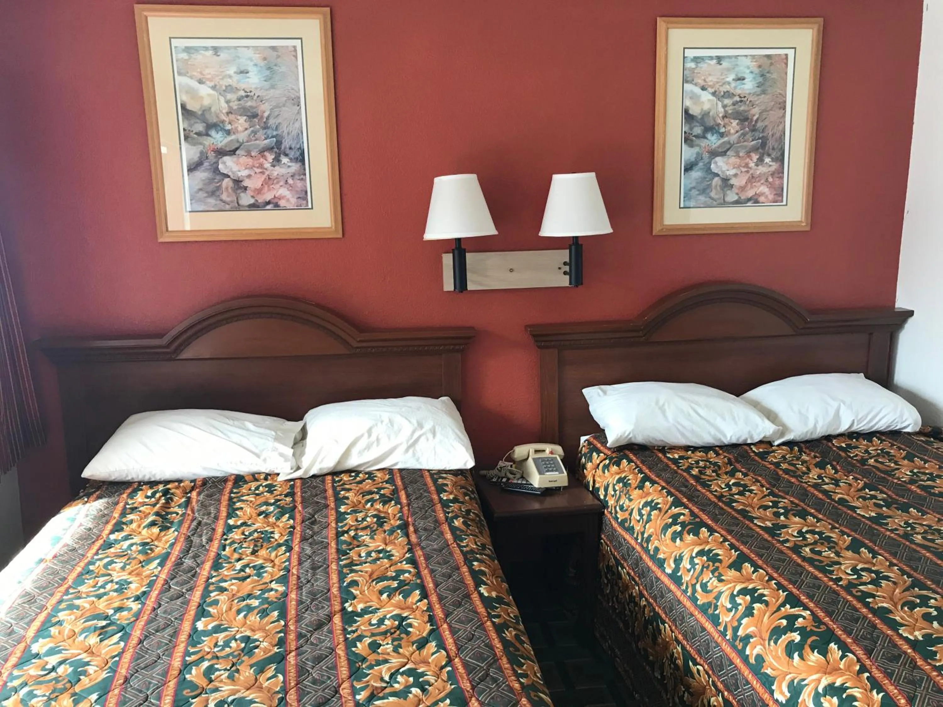 Photo of the whole room, Bed in Travel Inn