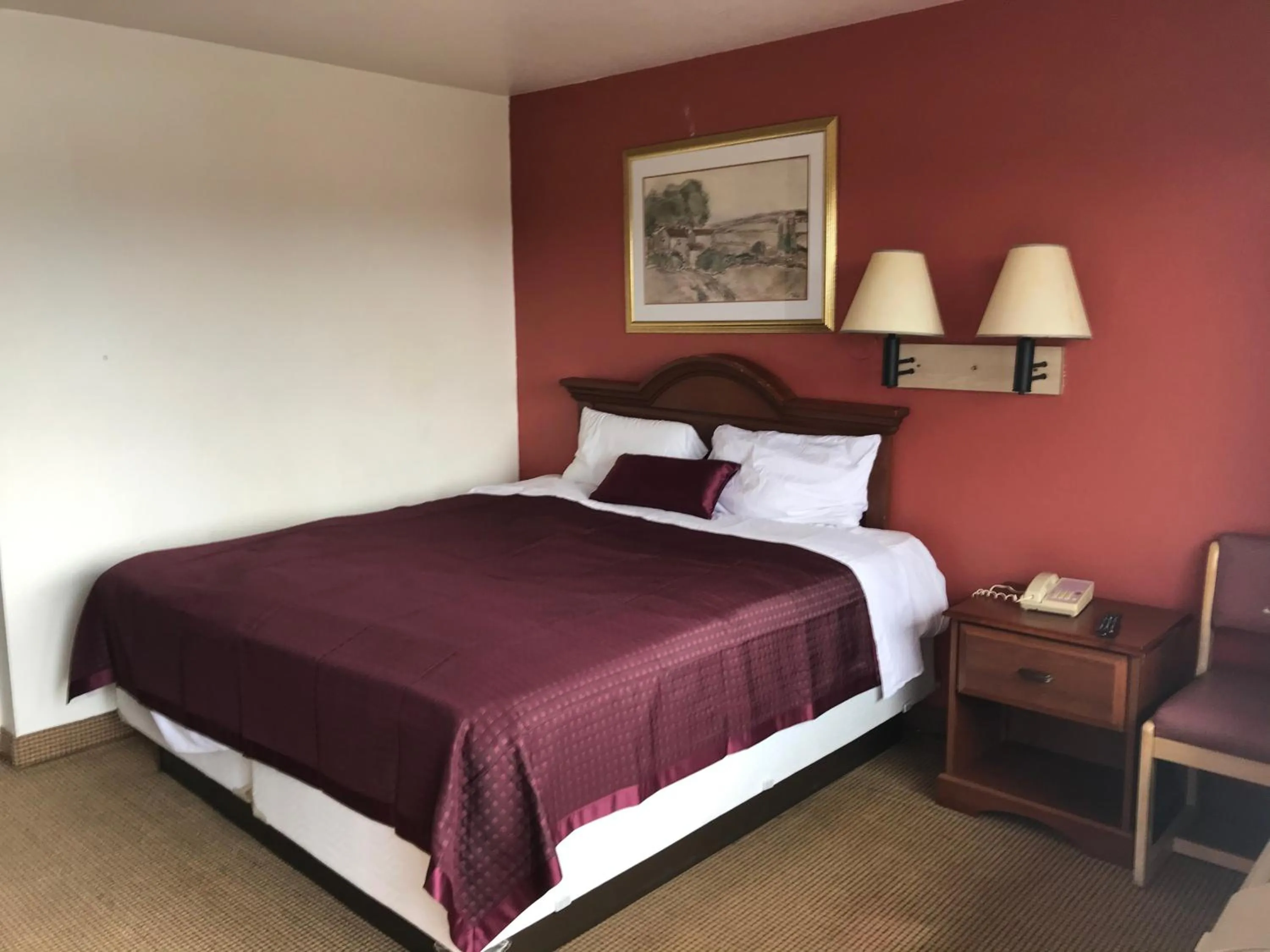 Photo of the whole room, Bed in Travel Inn