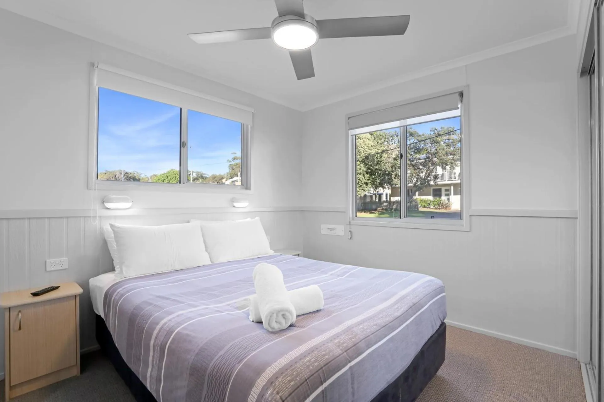 Bedroom, Bed in Kendalls Beach Holiday Park