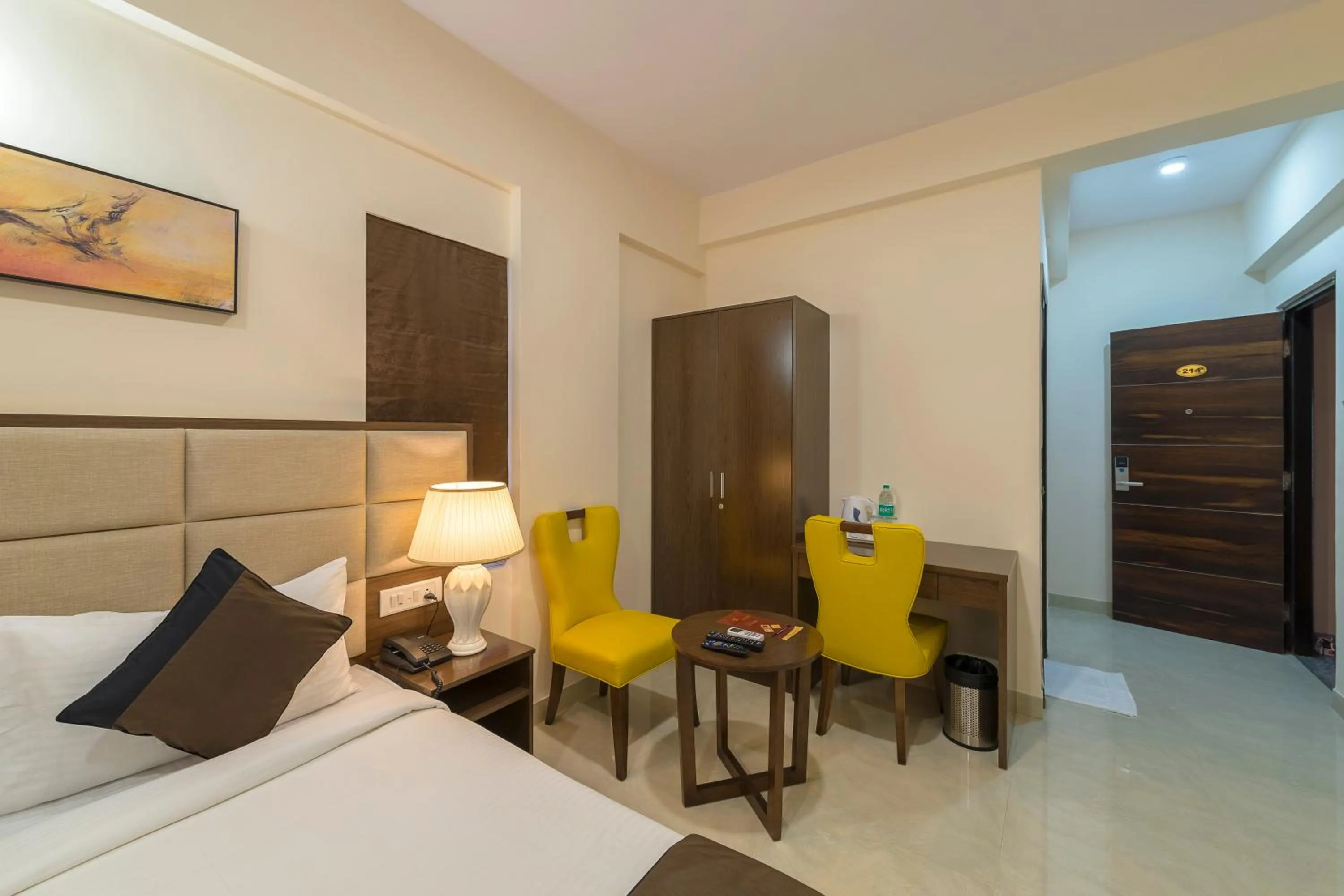 Seating area, Bed in Daffodil Delight - Manyata Tech Park