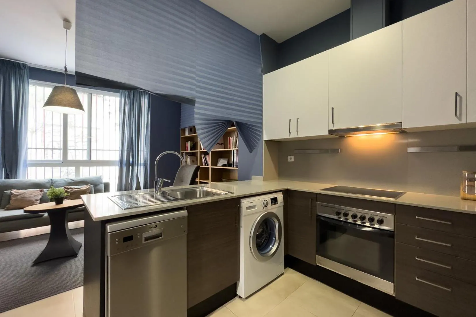 Kitchen or kitchenette in AinB Barcelona Sants Apartments