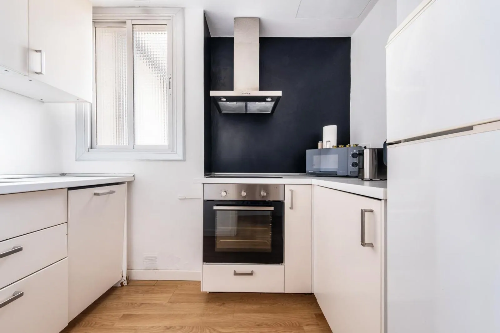 Kitchen or kitchenette in AinB Barcelona Sants Apartments