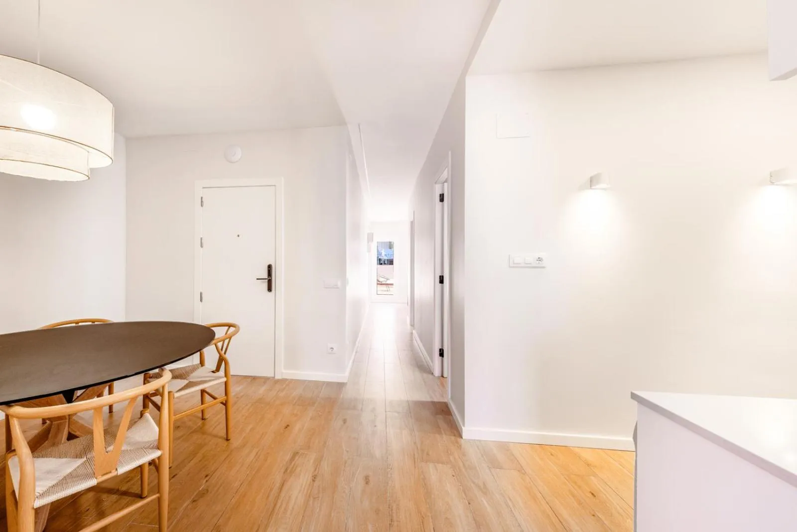 Dining area in AinB Barcelona Sants Apartments