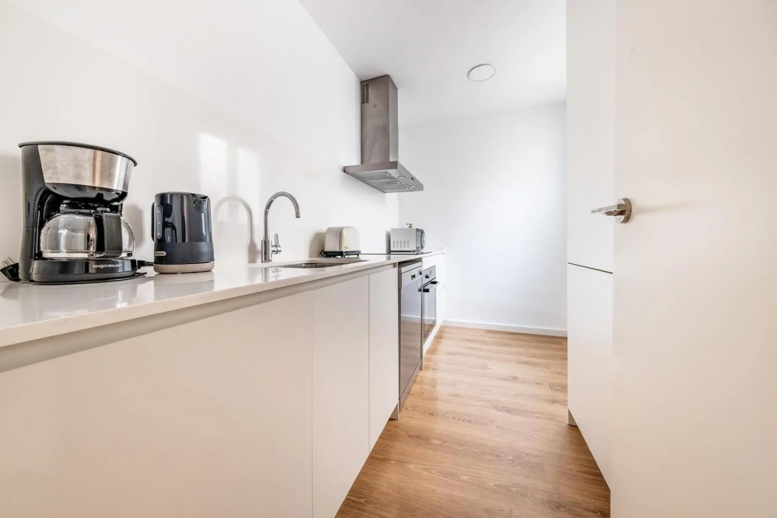 Kitchen or kitchenette in AinB Barcelona Sants Apartments