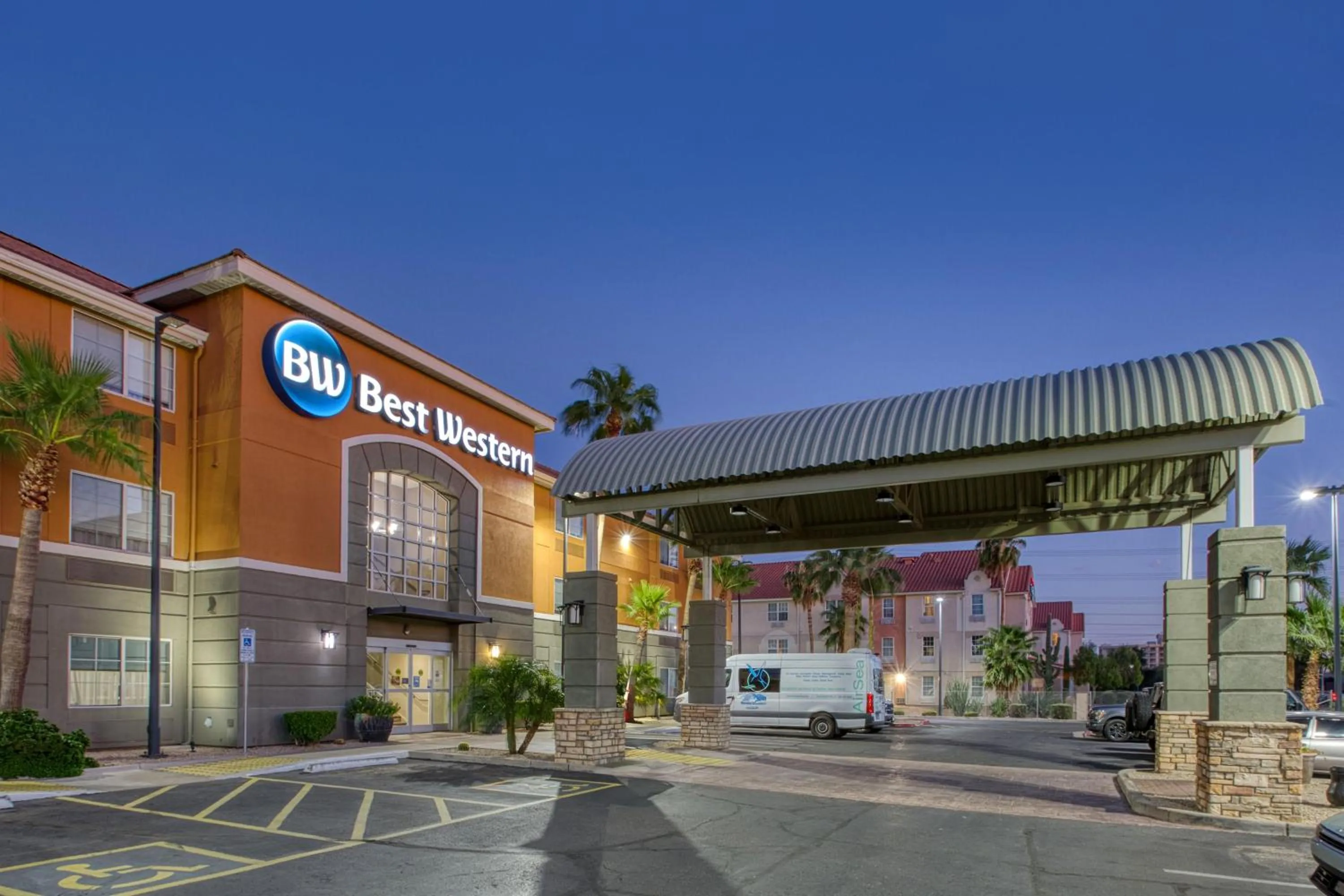 Property building in Best Western North Phoenix Hotel