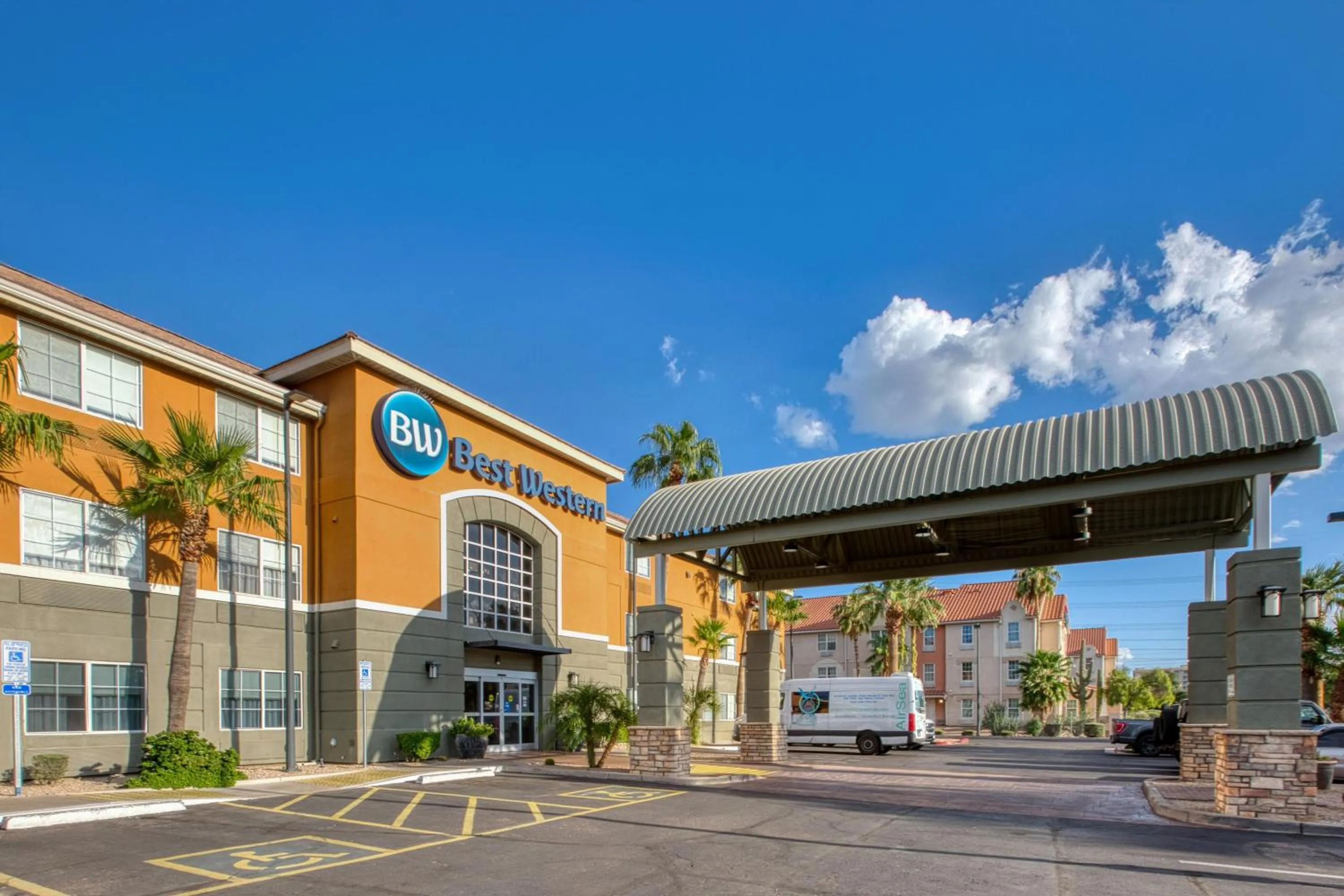 Property building in Best Western North Phoenix Hotel