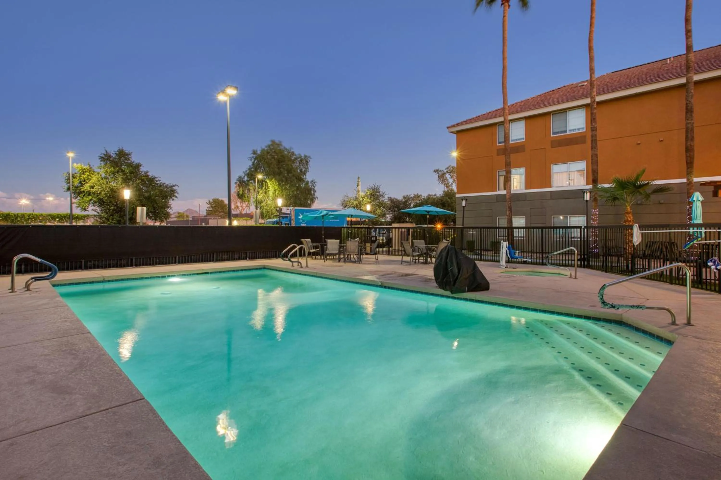 Pool view in Best Western North Phoenix Hotel
