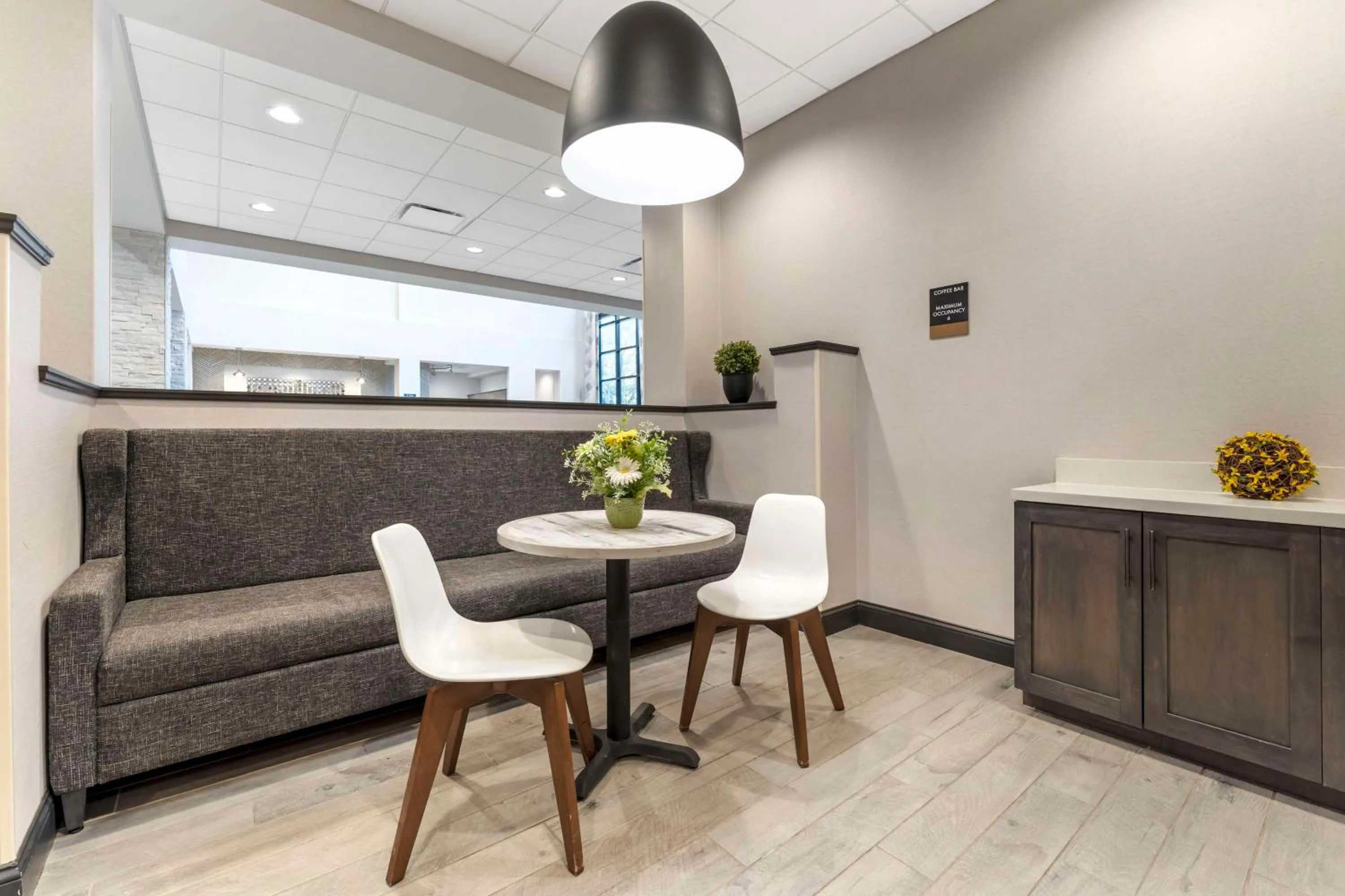 Property building in Best Western Plus Cranberry-Pittsburgh North