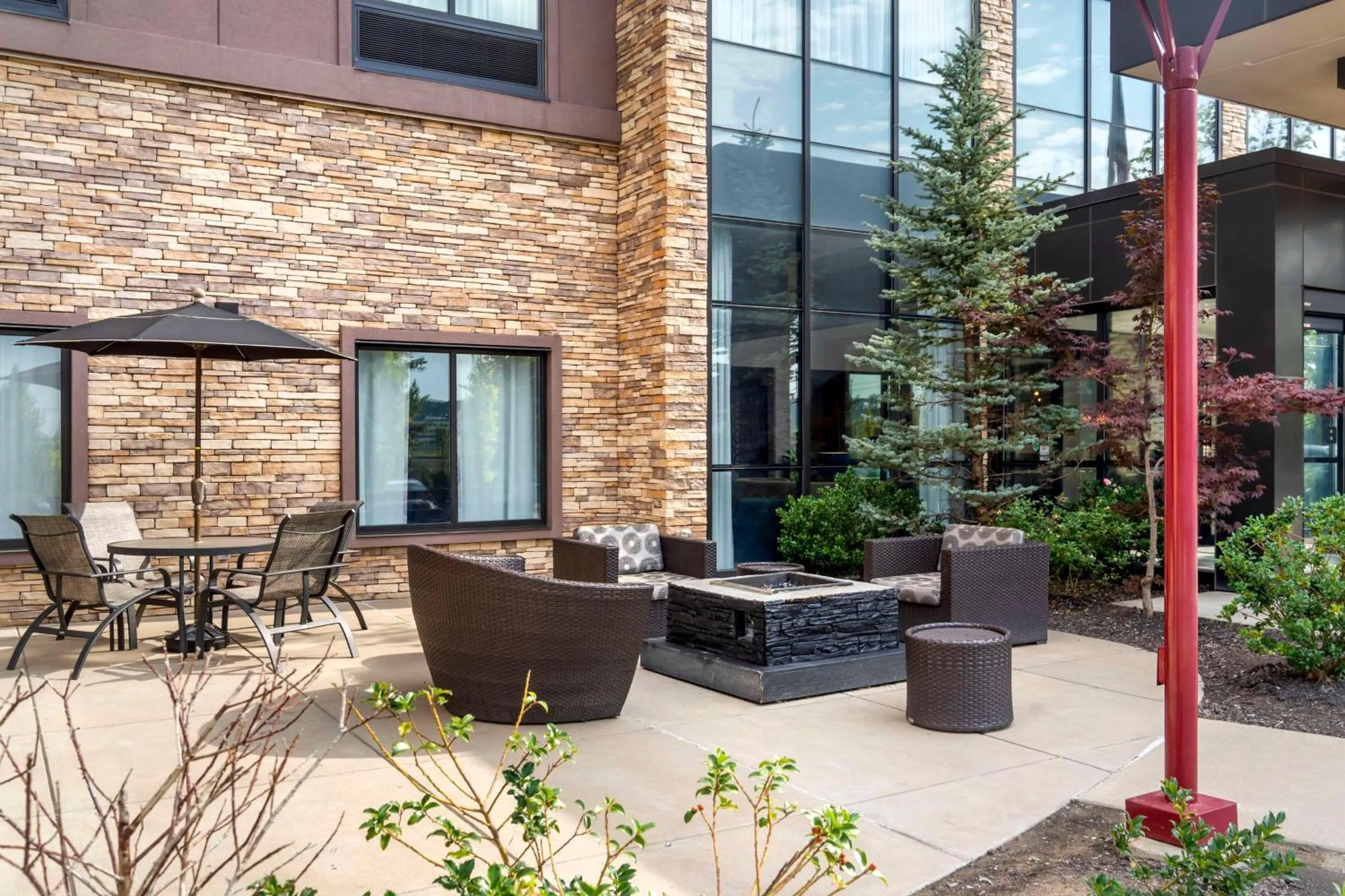 Property building in Best Western Plus Cranberry-Pittsburgh North