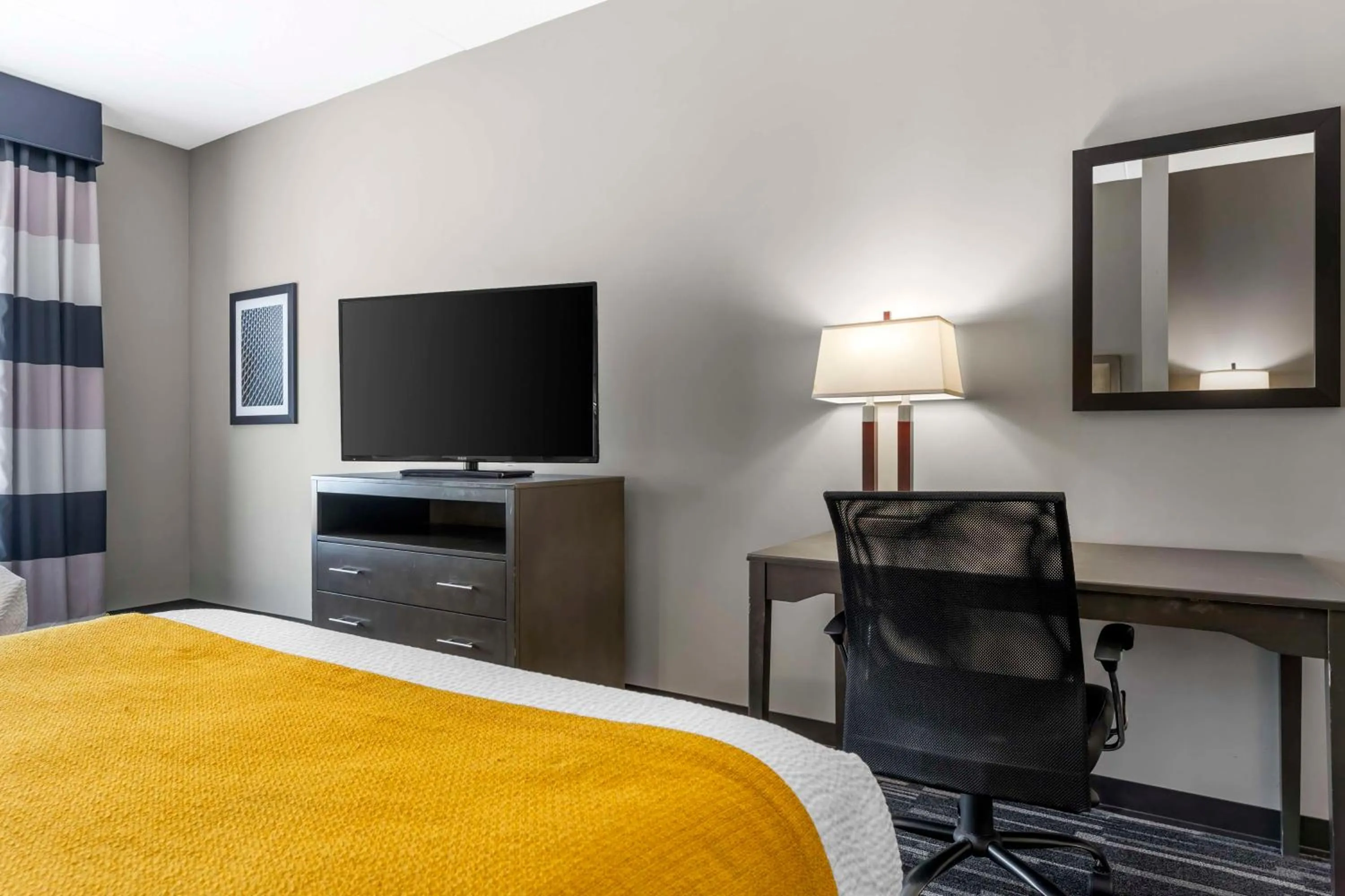 Bedroom, Bed in Best Western Plus Cranberry-Pittsburgh North