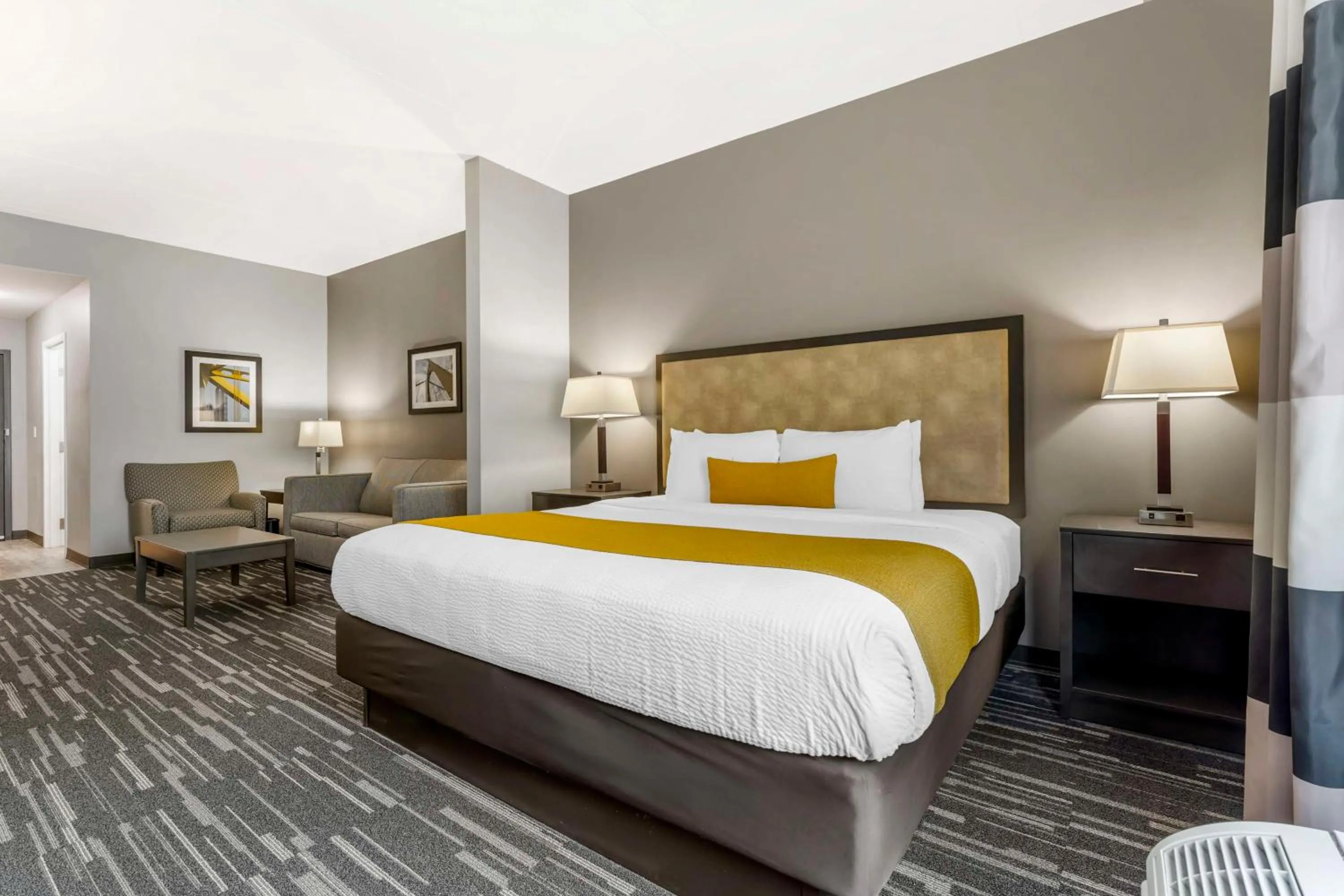 Photo of the whole room, Bed in Best Western Plus Cranberry-Pittsburgh North