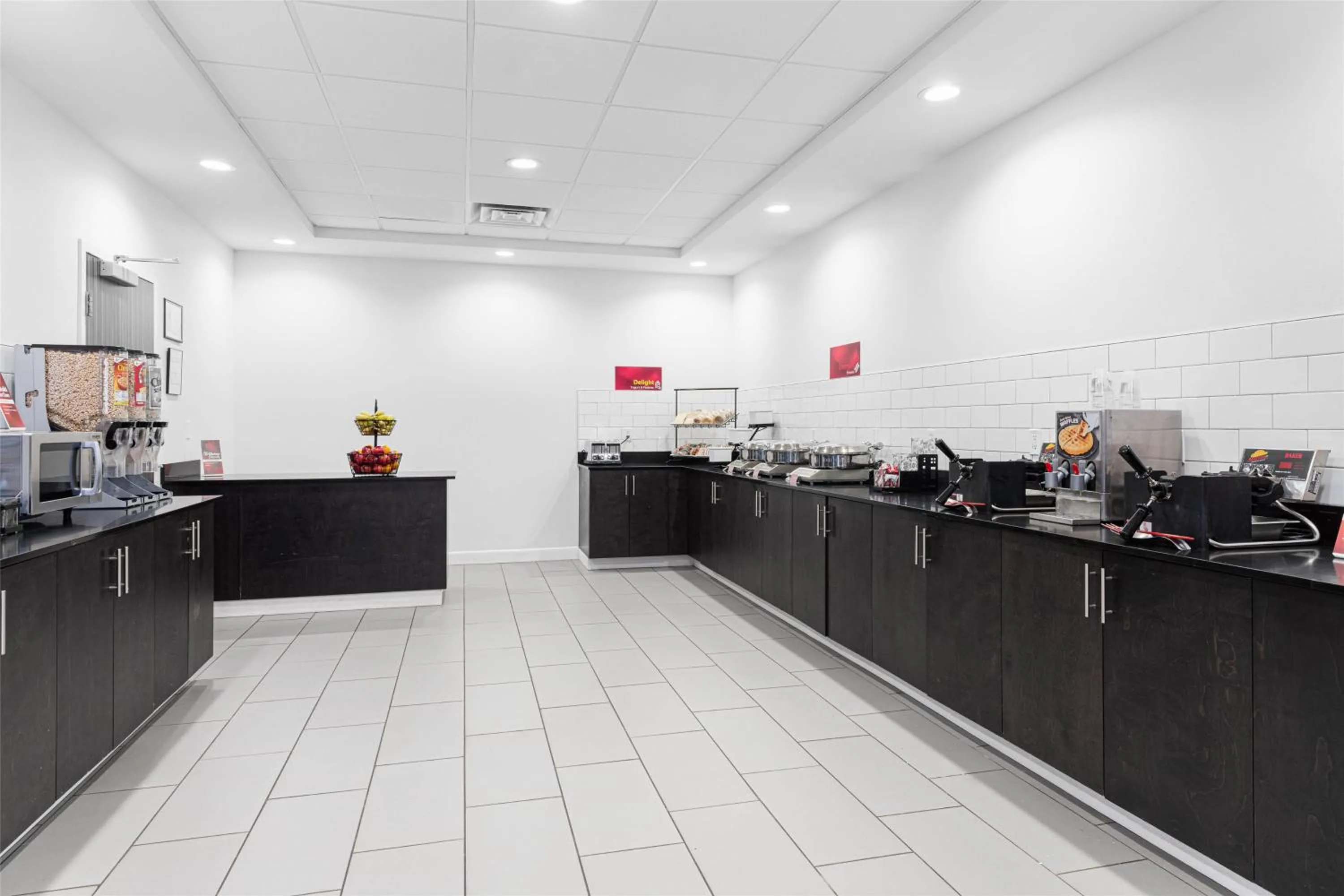 Breakfast in Best Western Plus New Richmond Inn & Suites