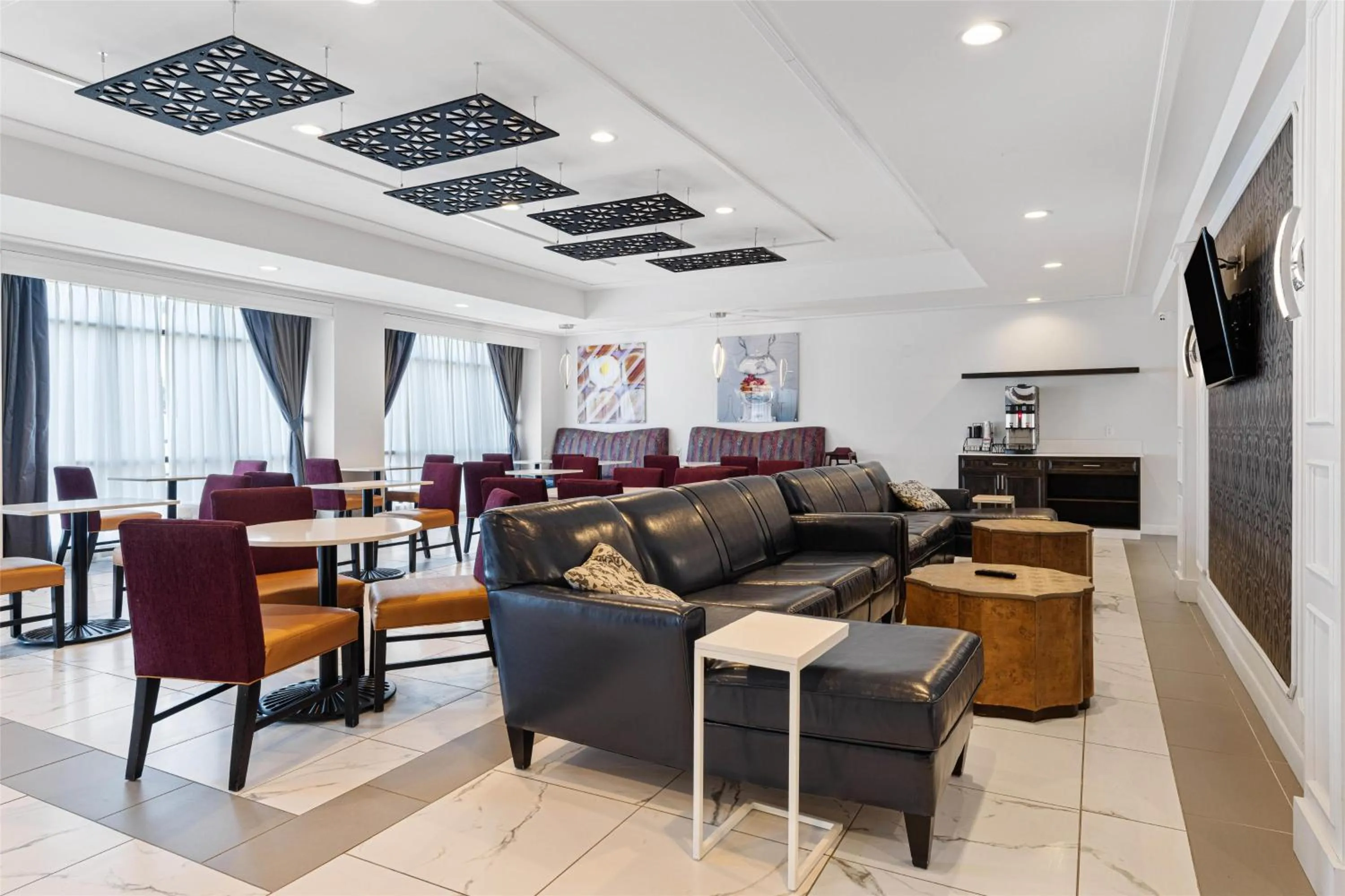 Breakfast in Best Western Plus New Richmond Inn & Suites