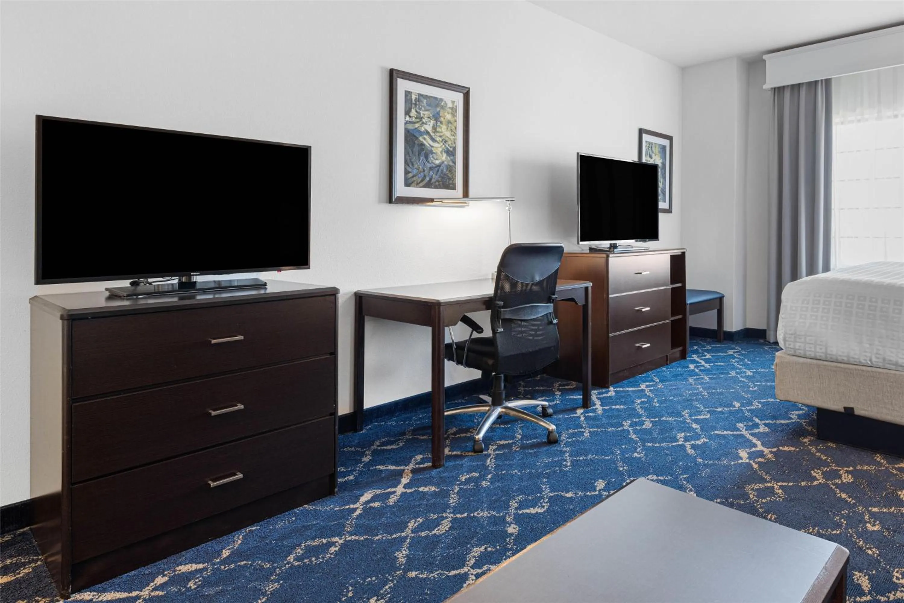 Photo of the whole room, Bed in Best Western Plus New Richmond Inn & Suites
