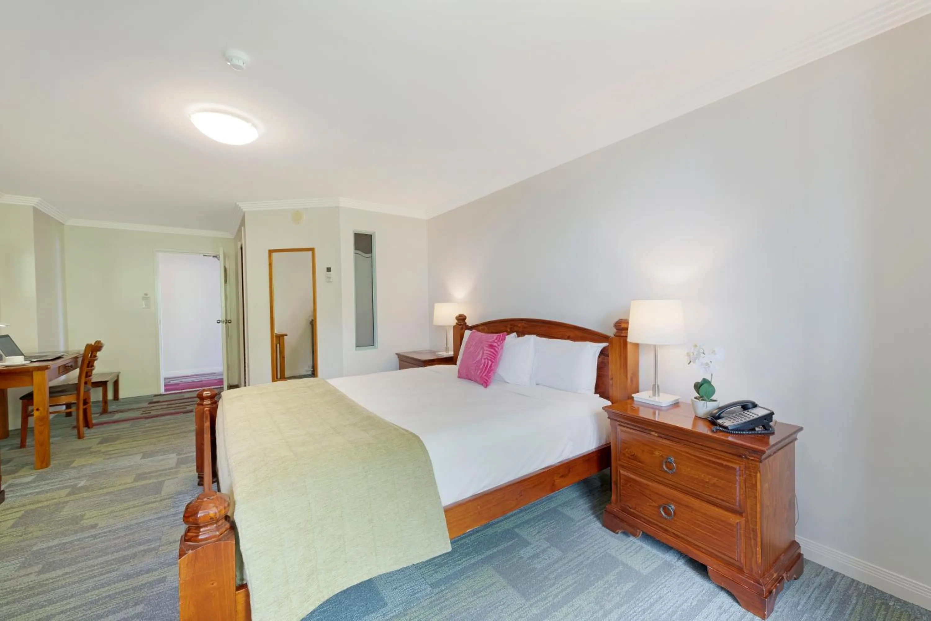 Bed in Burnett Riverside Hotel