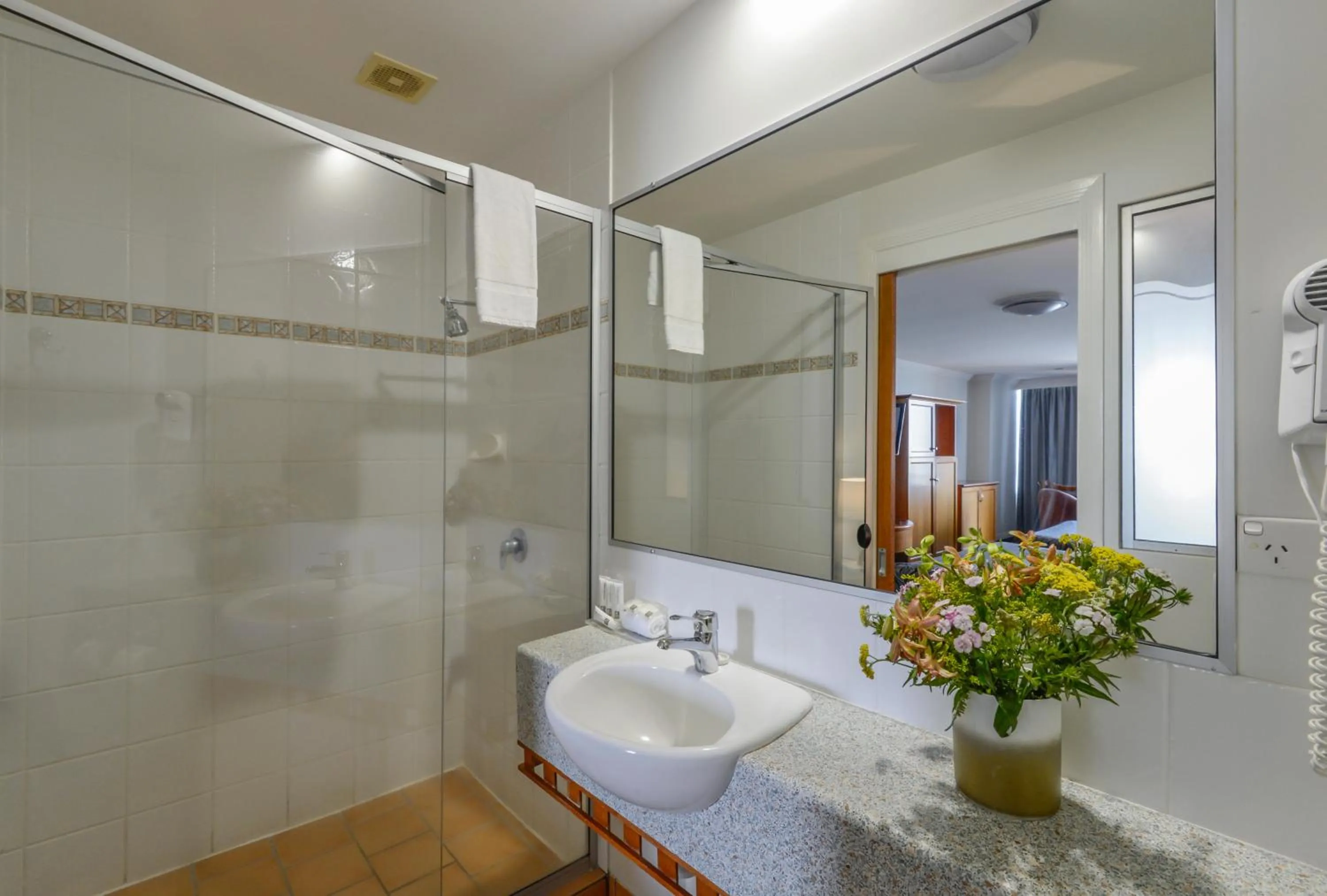 Bathroom in Burnett Riverside Hotel