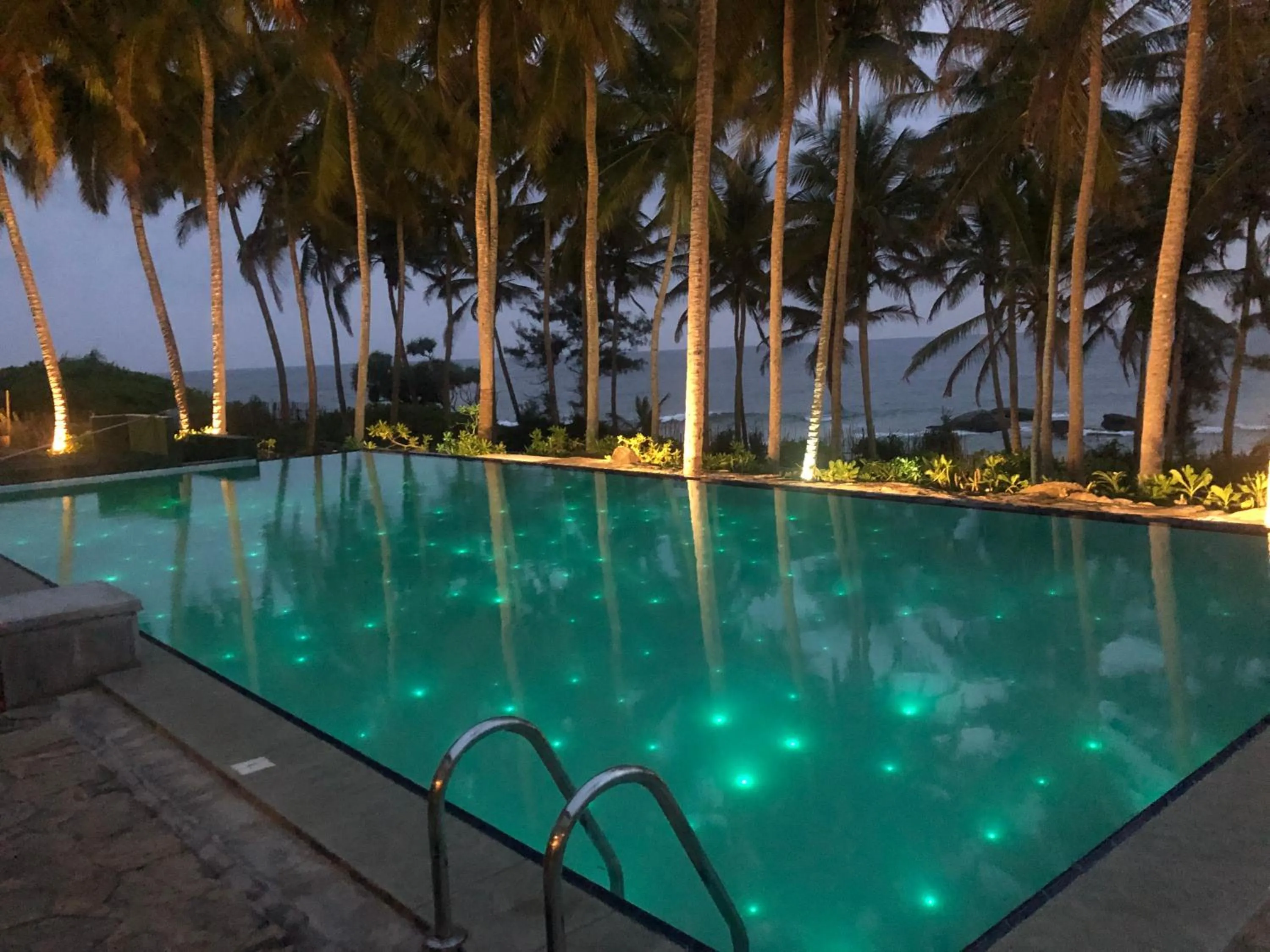 Swimming pool in Turtle Bay Boutique Hotel